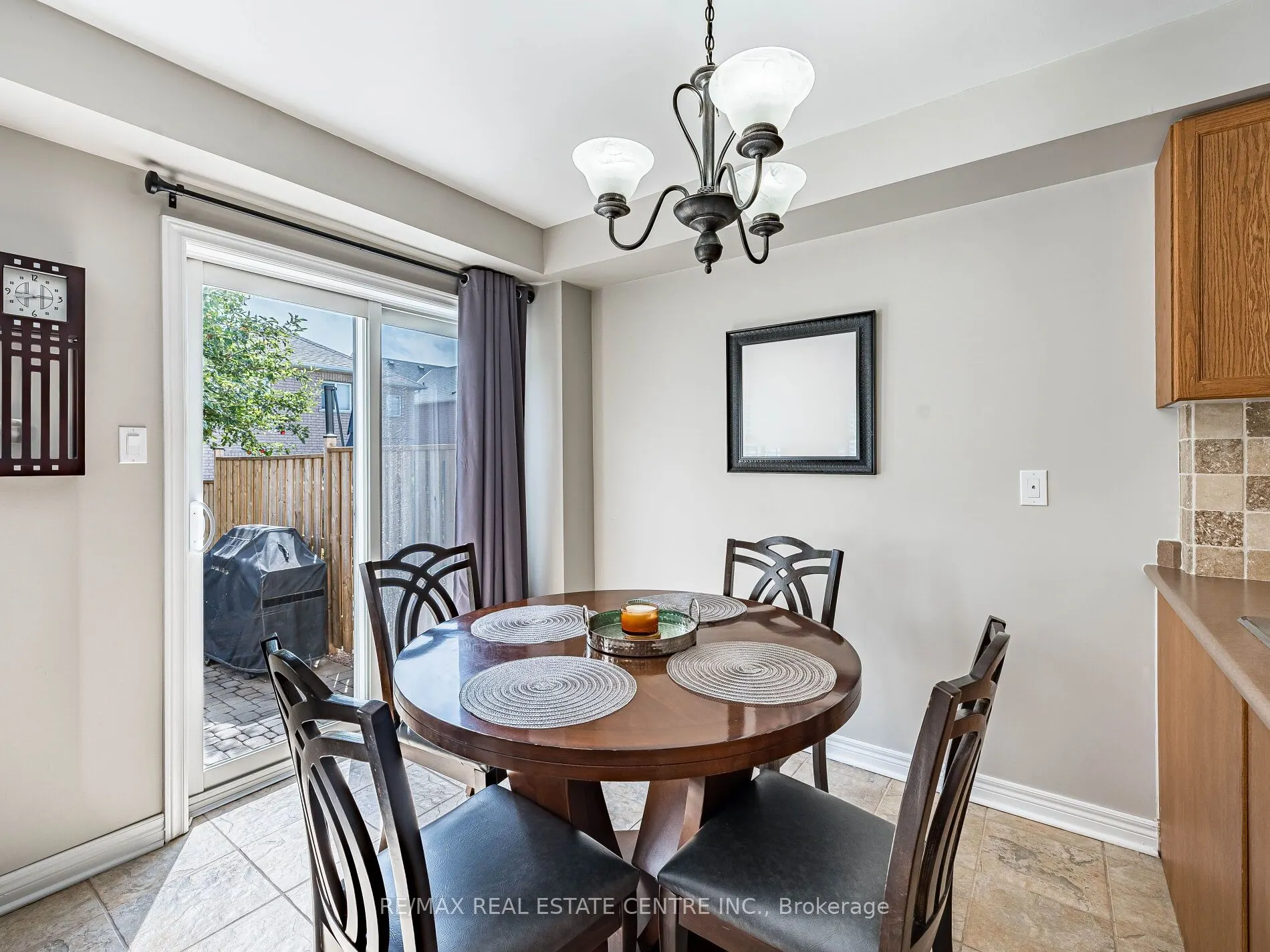 137 Mowat Crescent
