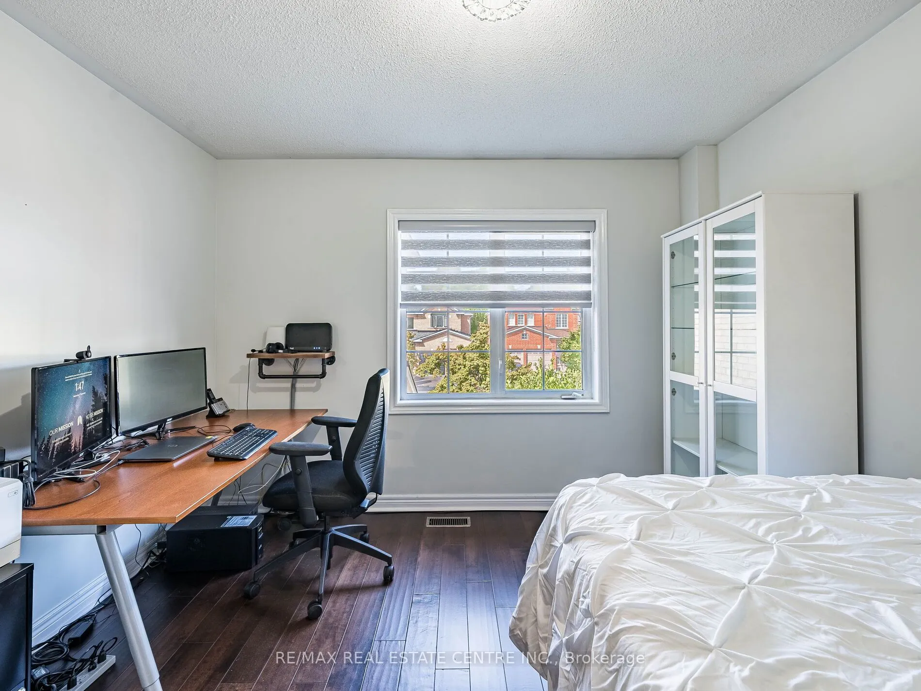 137 Mowat Crescent