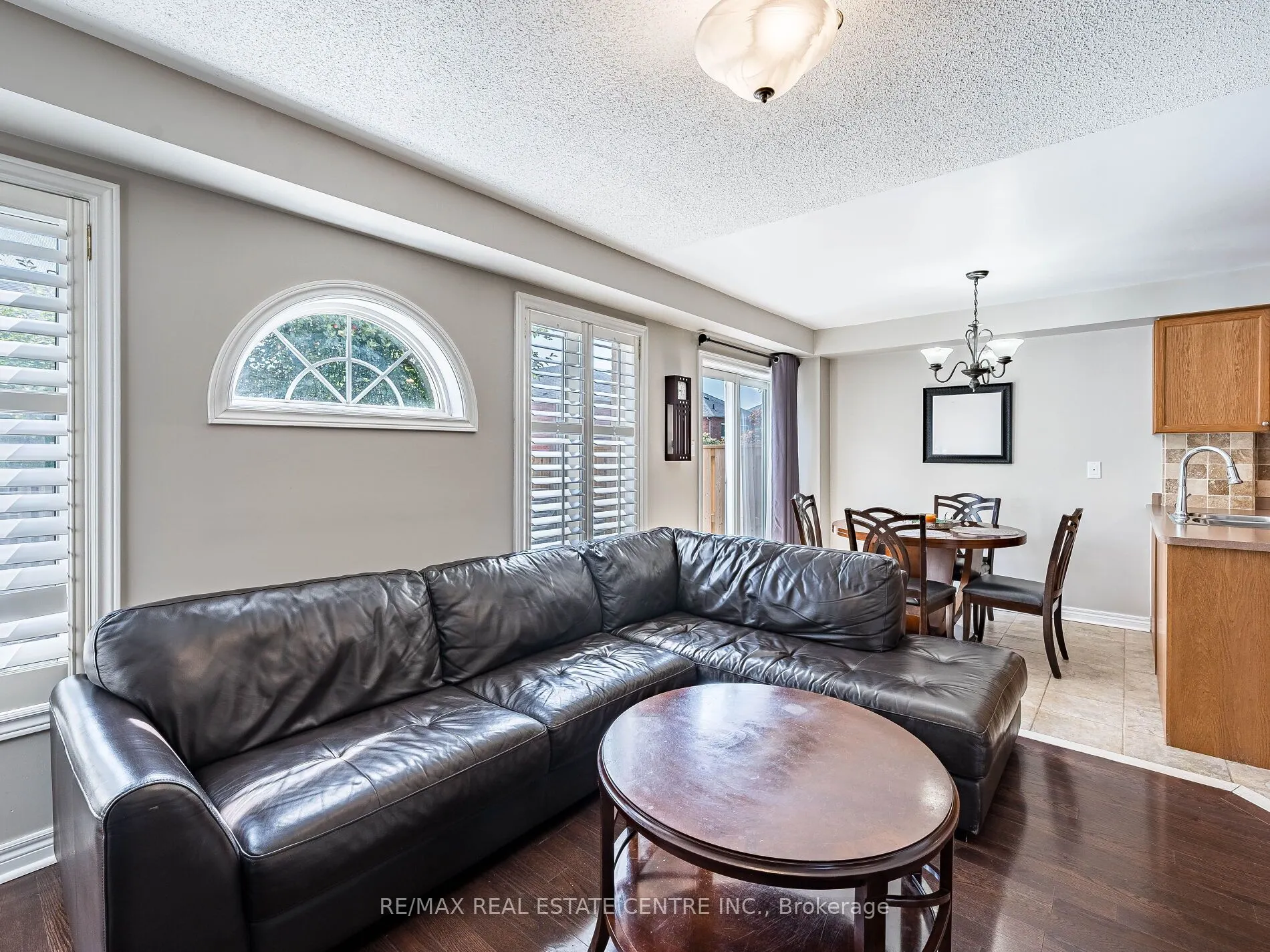 137 Mowat Crescent