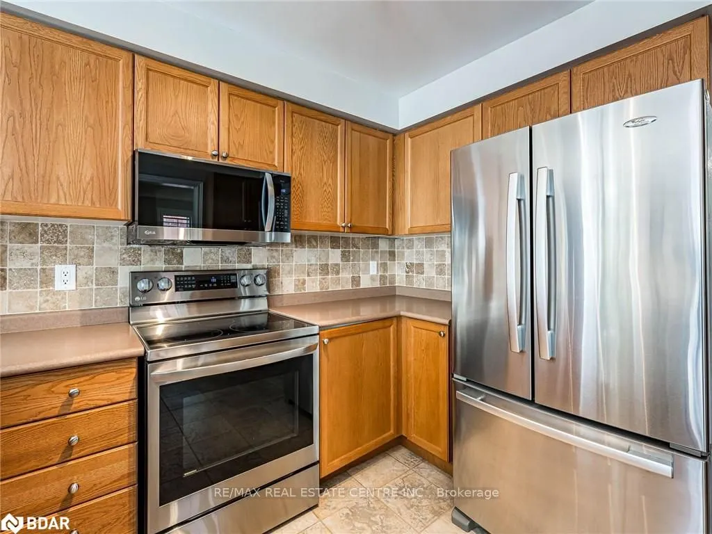 137 Mowat Crescent