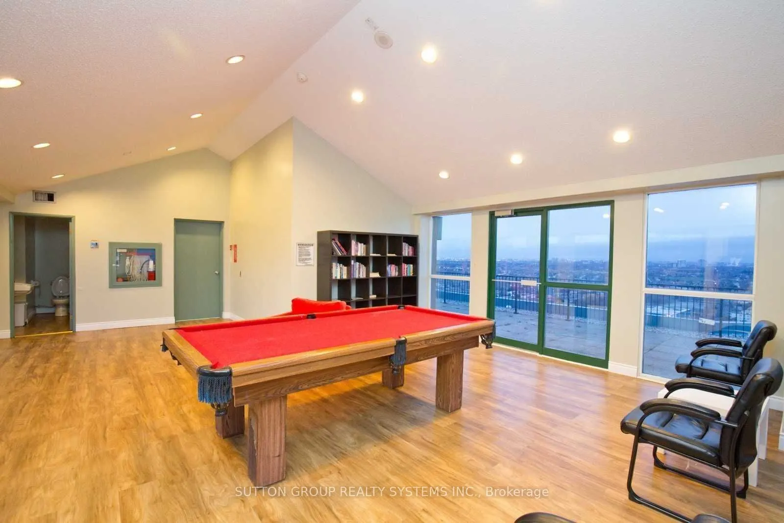 115 Hillcrest Avenue, #1604