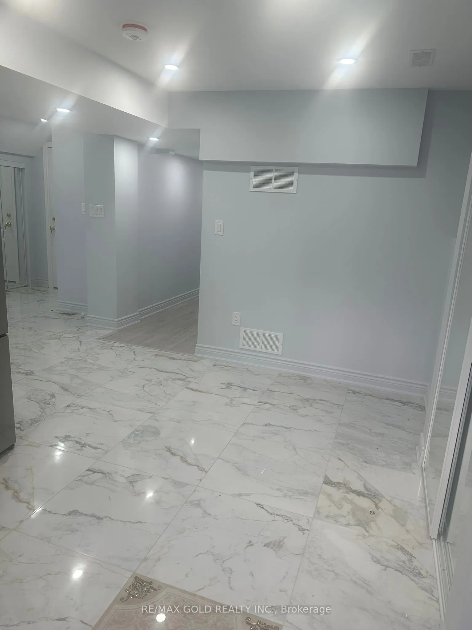5349 Tenth Line W, #Basement