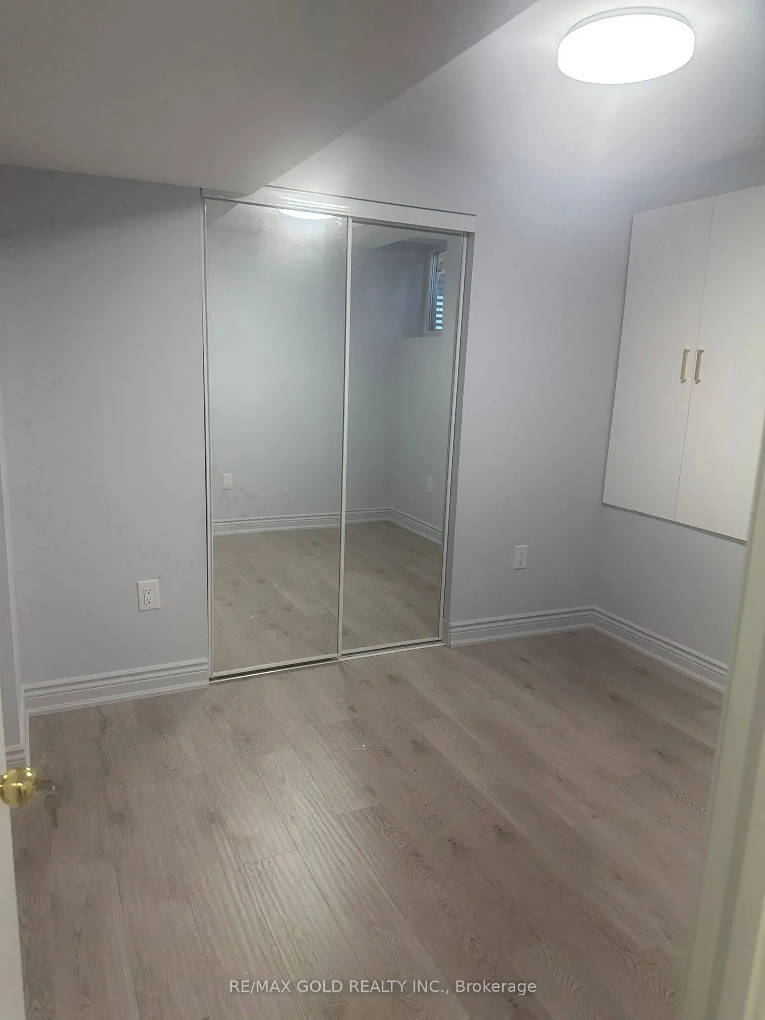 5349 Tenth Line W, #Basement