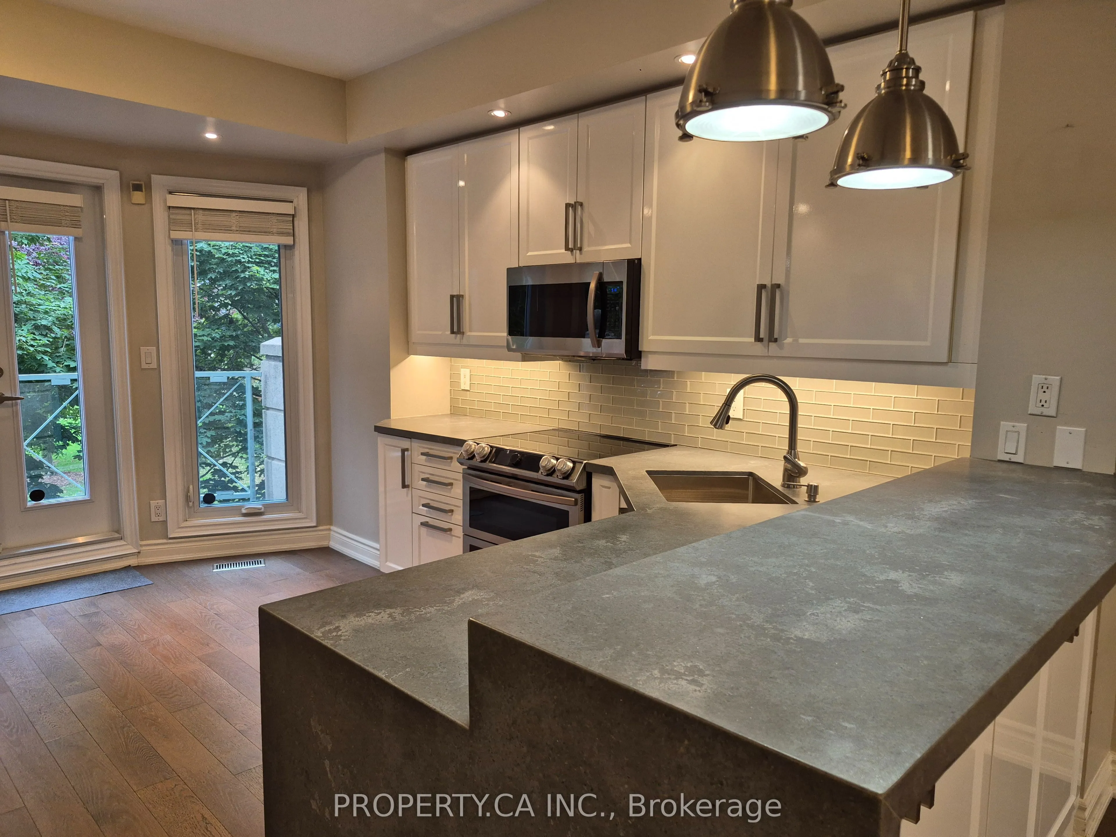 2111 Lake Shore Boulevard W, #Th7