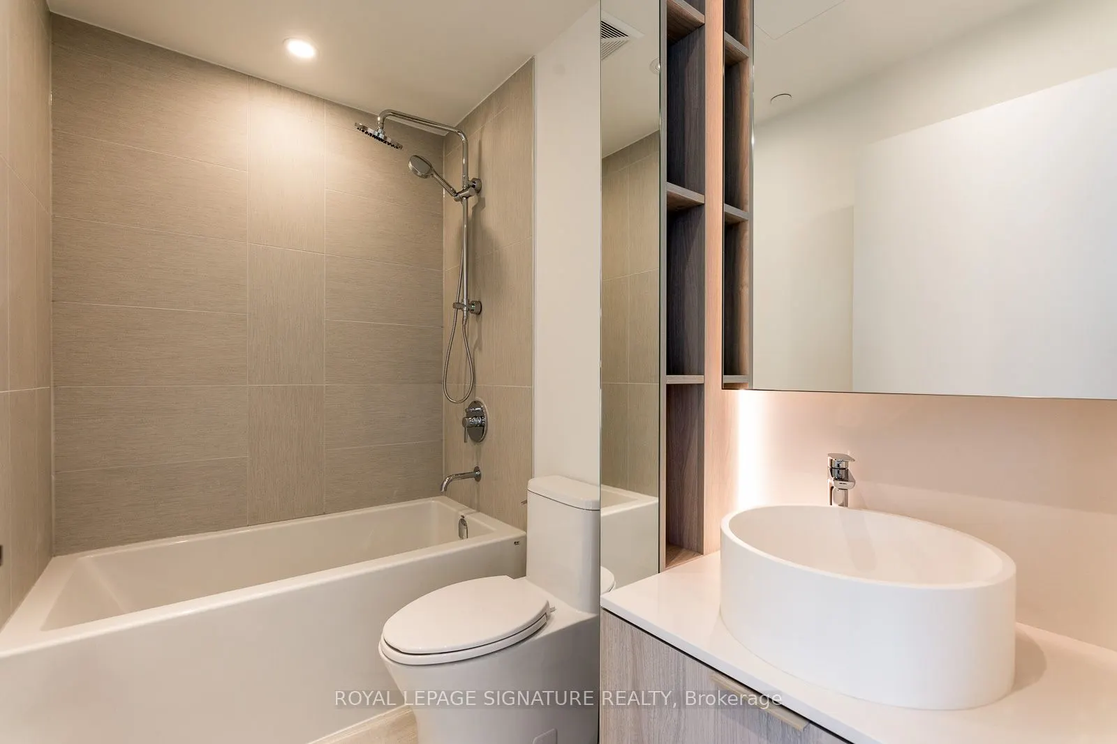 28 Ann Street #209