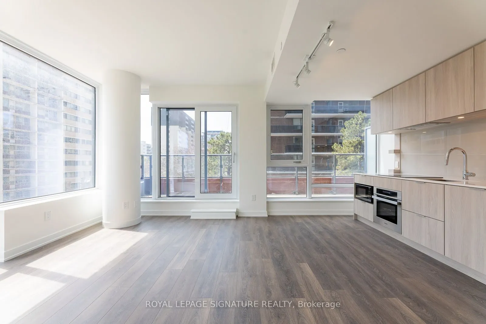28 Ann Street, #209