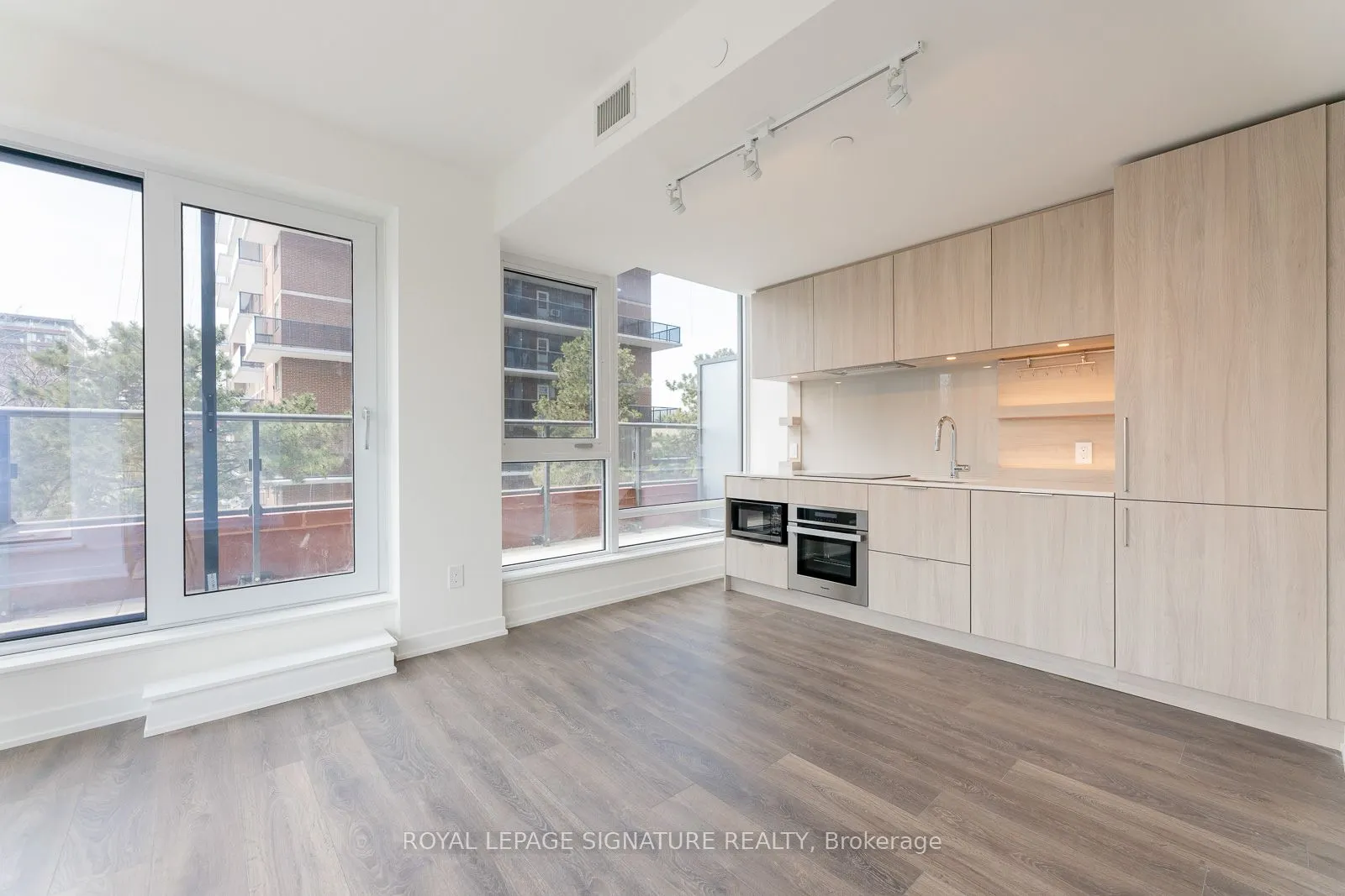 28 Ann Street #209