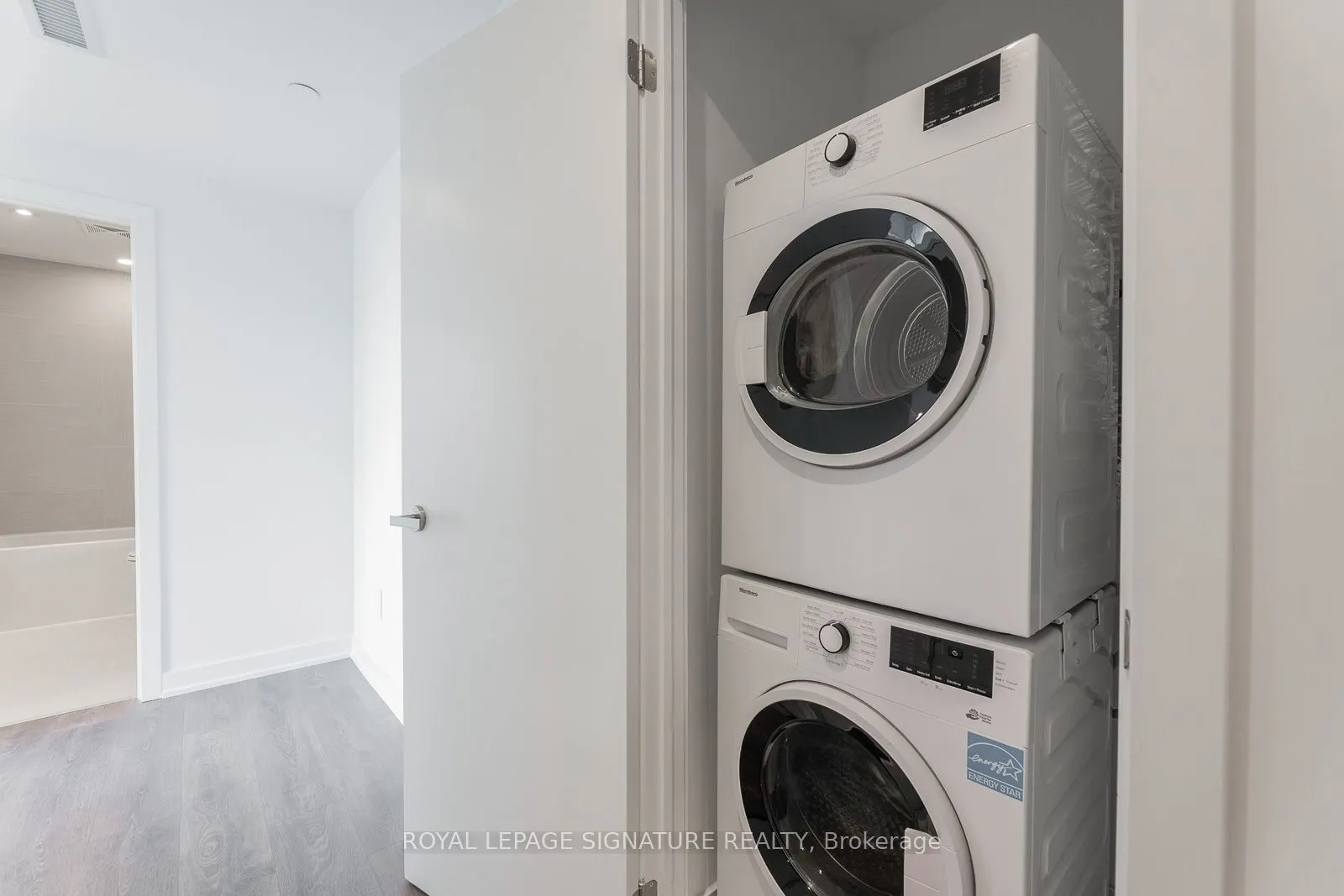 28 Ann Street, #209