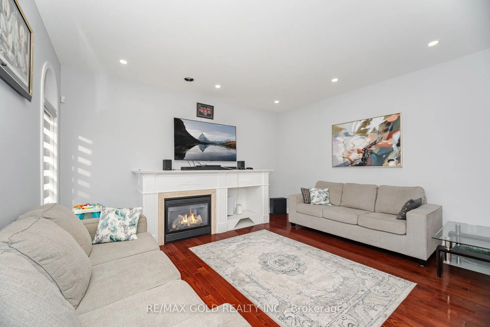 32 Eaglesprings Crescent