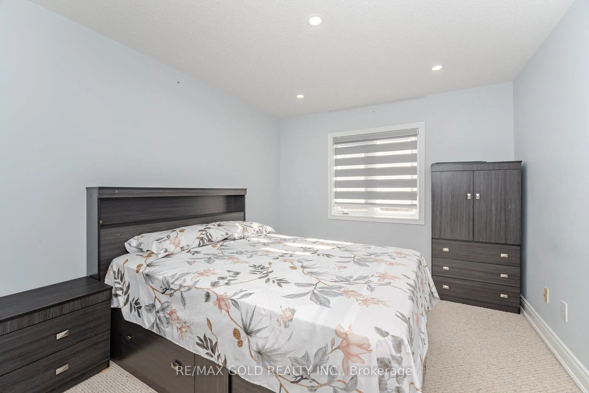 32 Eaglesprings Crescent