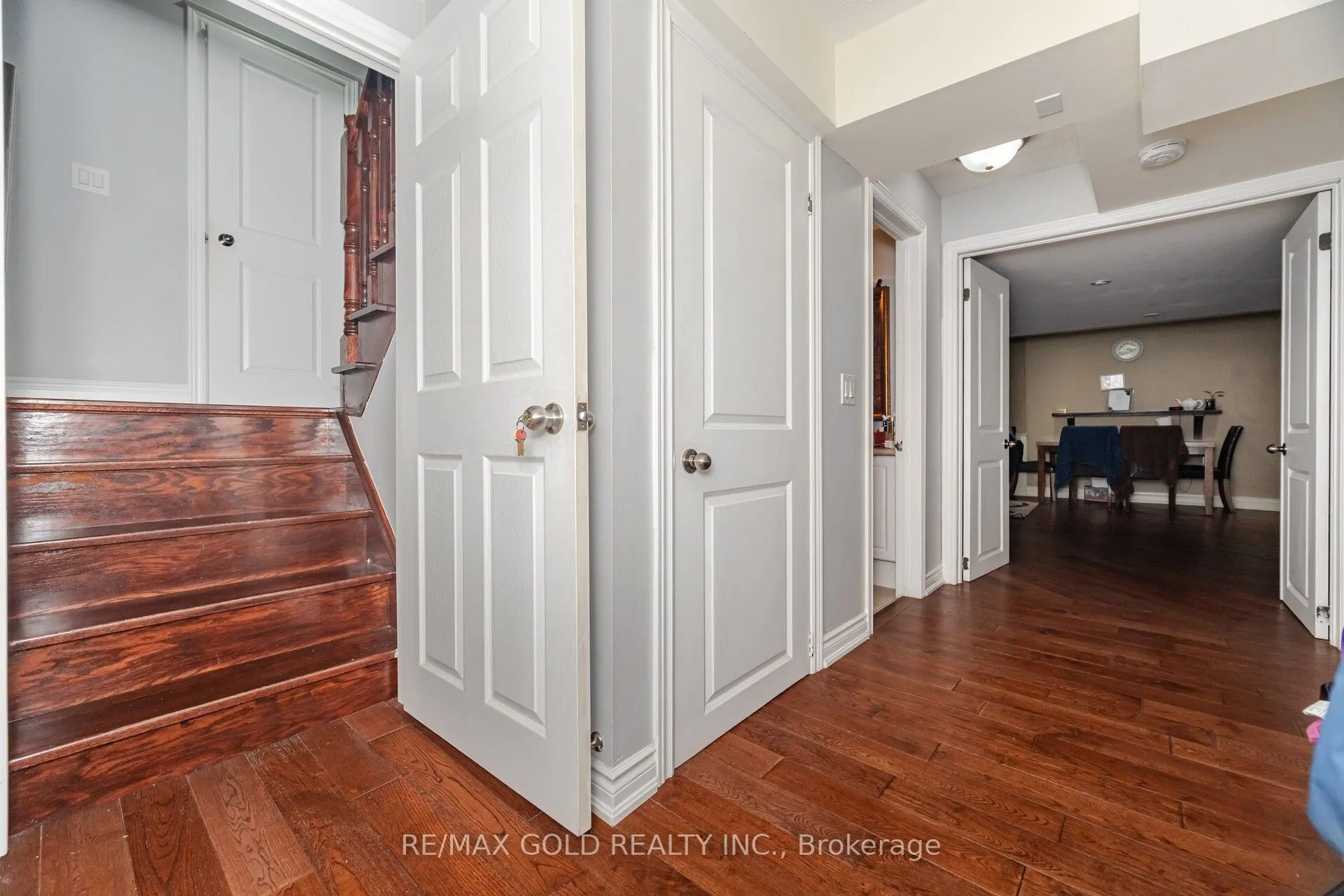 32 Eaglesprings Crescent
