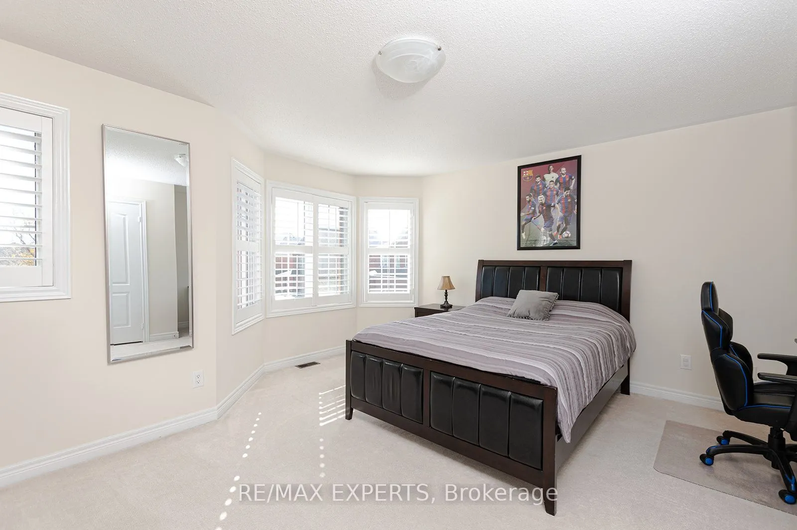 34 Laurentide Crescent