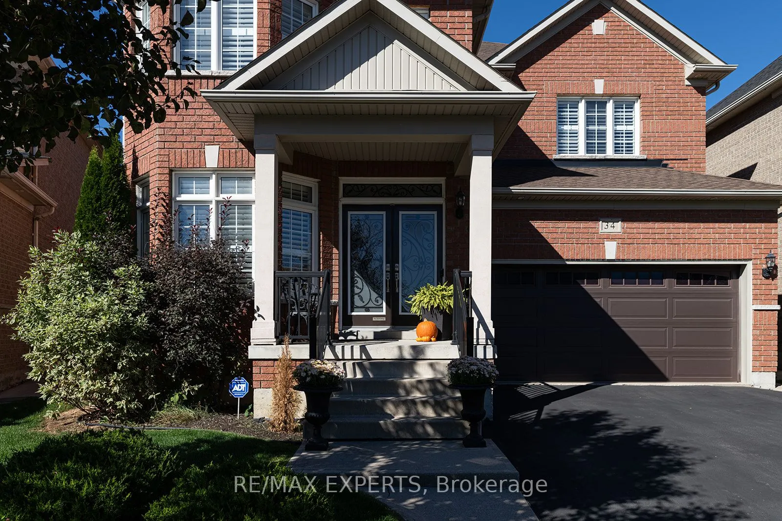 34 Laurentide Crescent