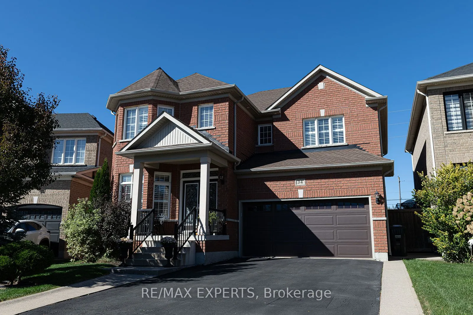 34 Laurentide Crescent