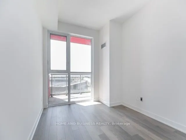 5220 Dundas Street, #521