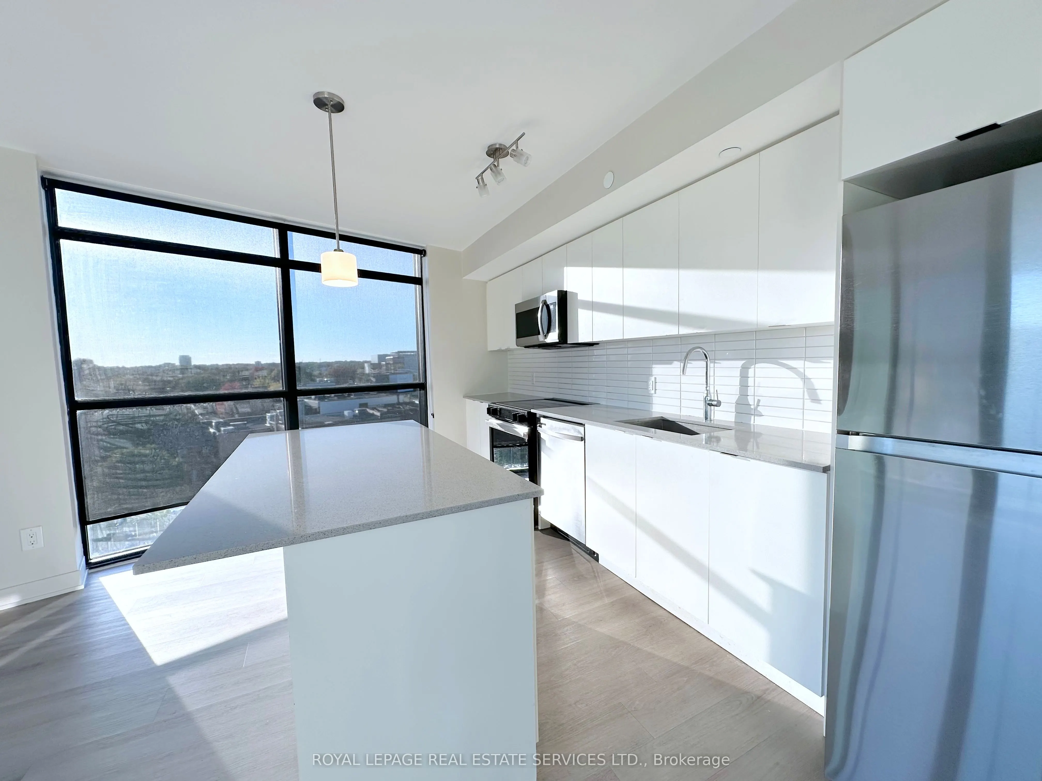 3385 Dundas Street W, #608