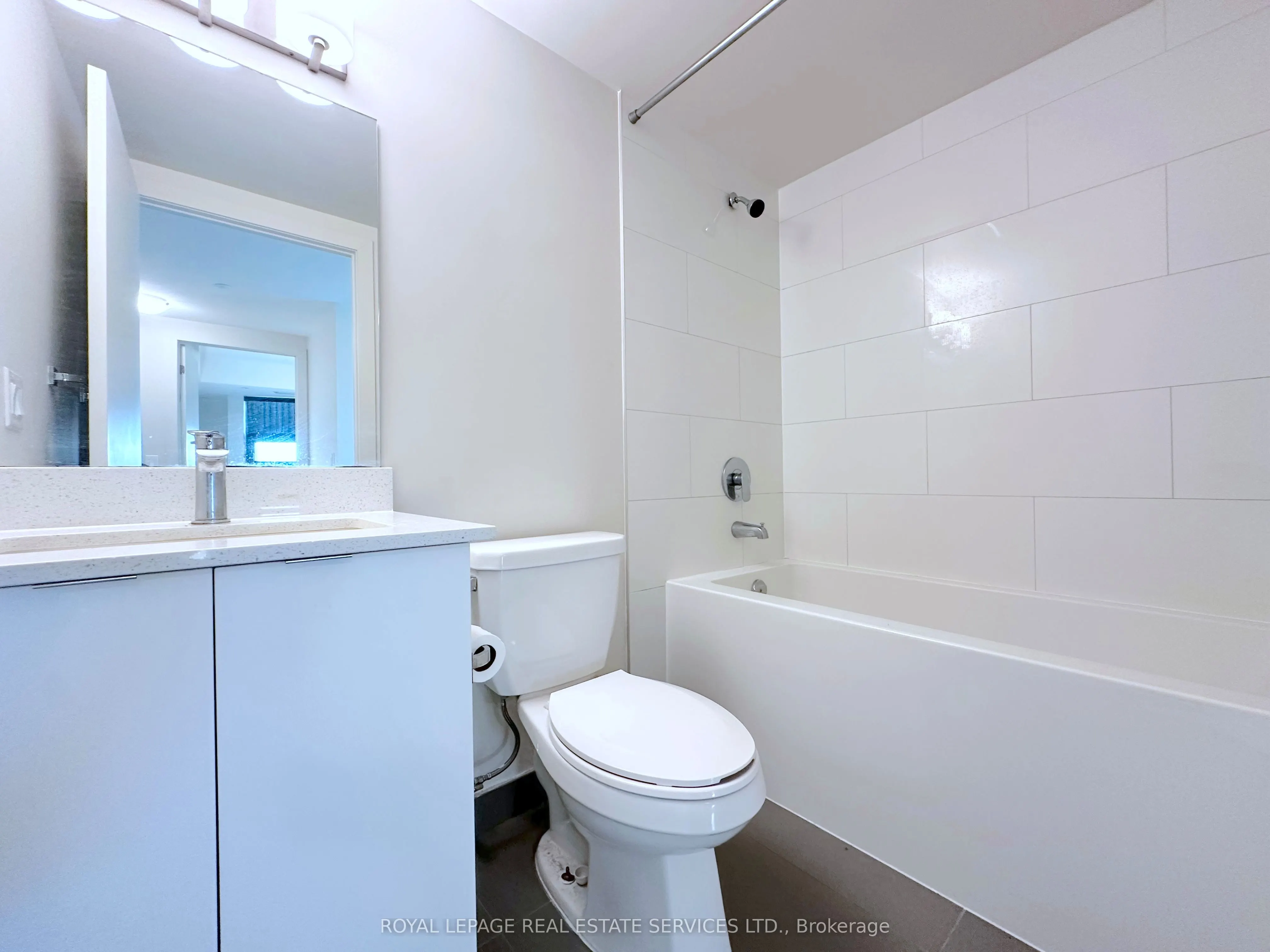 3385 Dundas Street W, #608