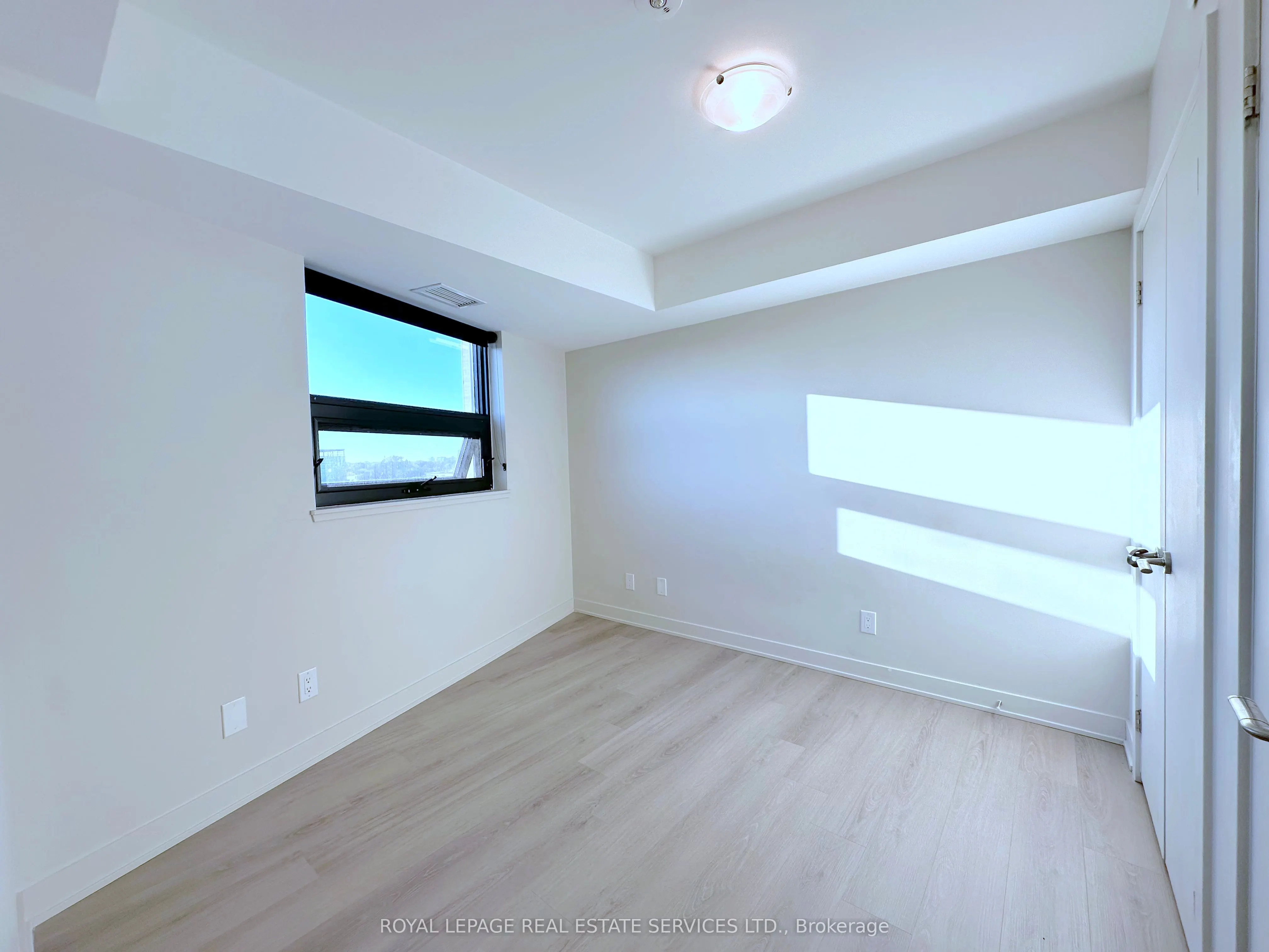 3385 Dundas Street W, #608
