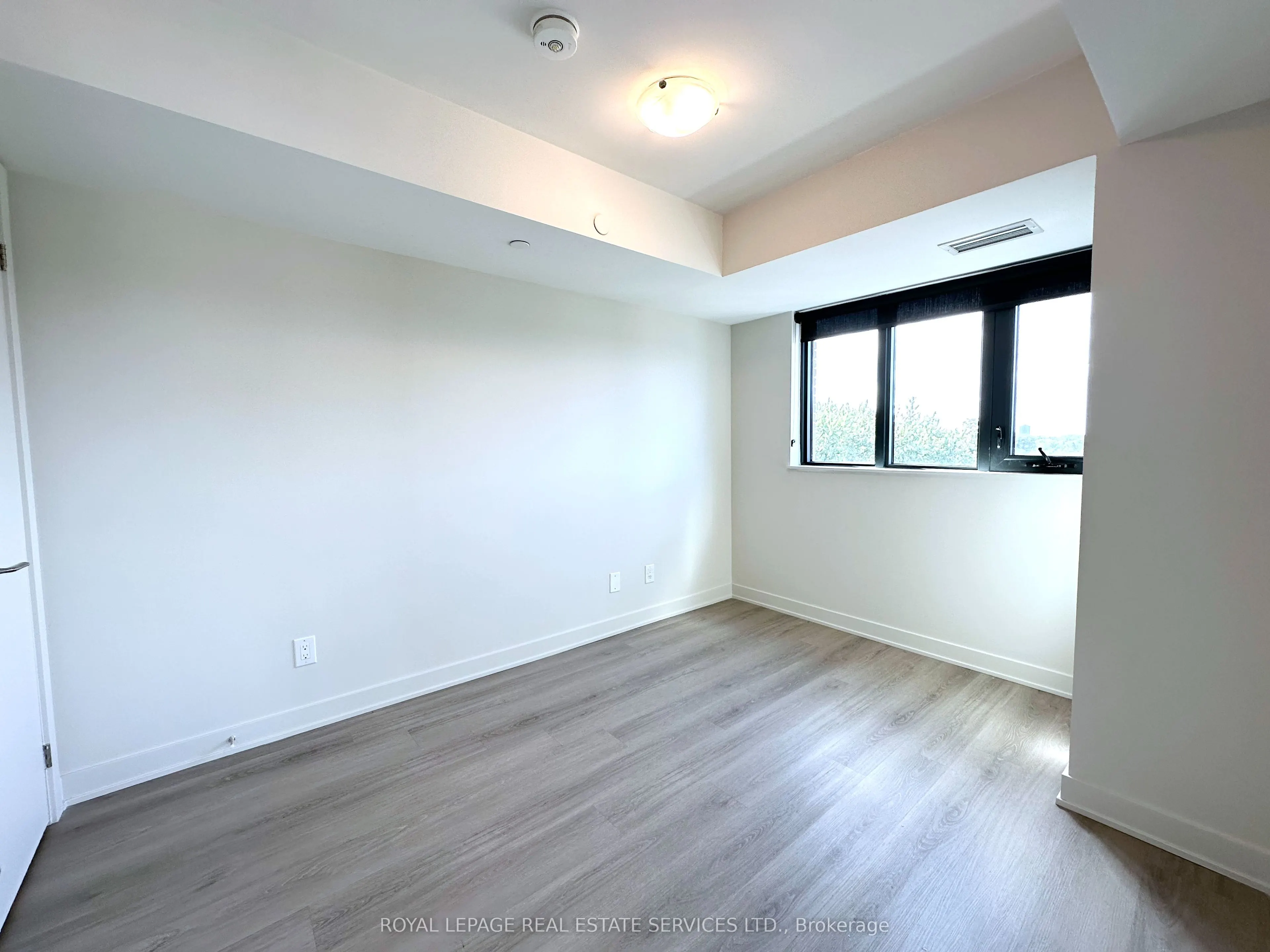 3385 Dundas Street W, #608