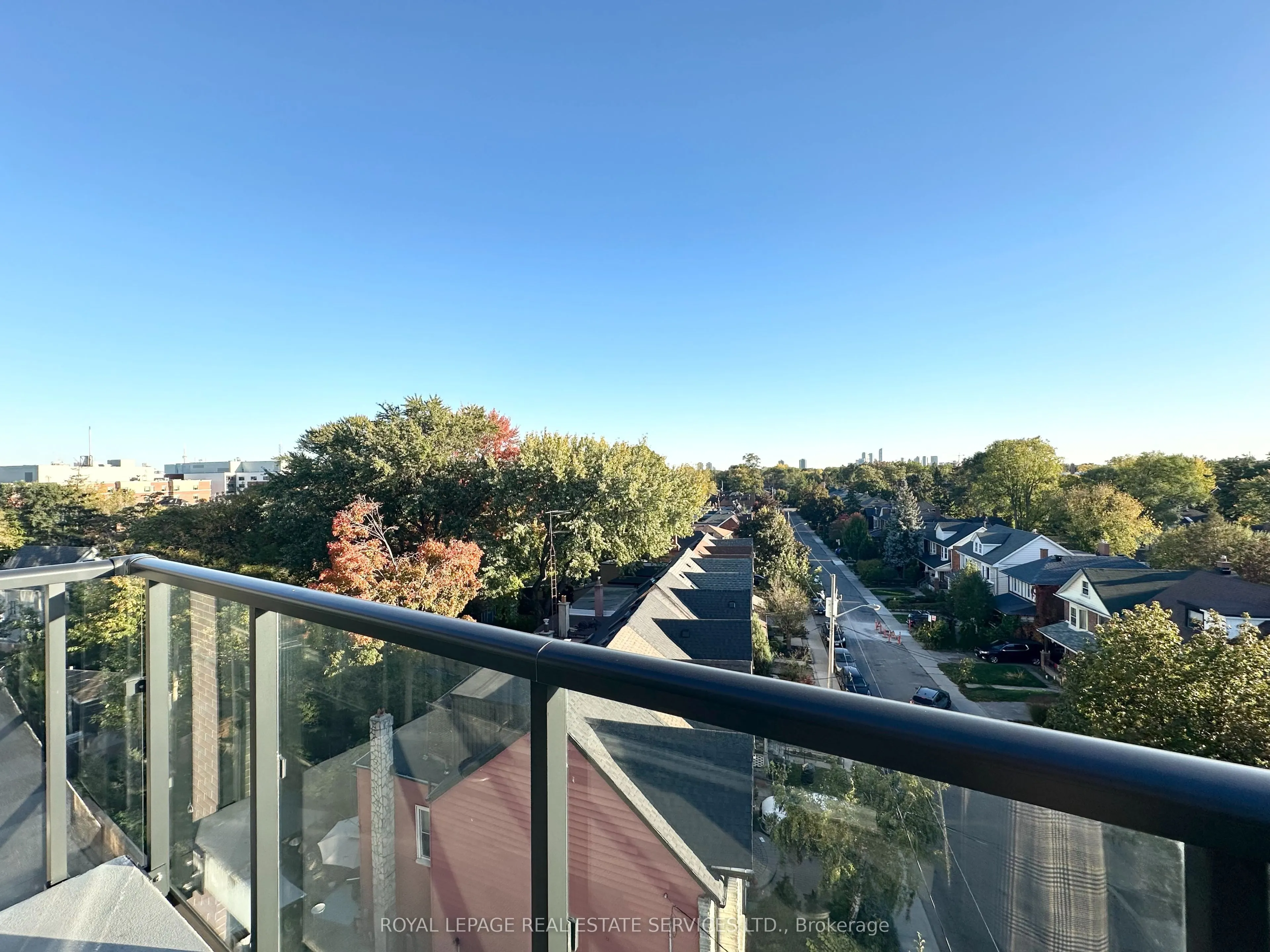 3385 Dundas Street W, #608