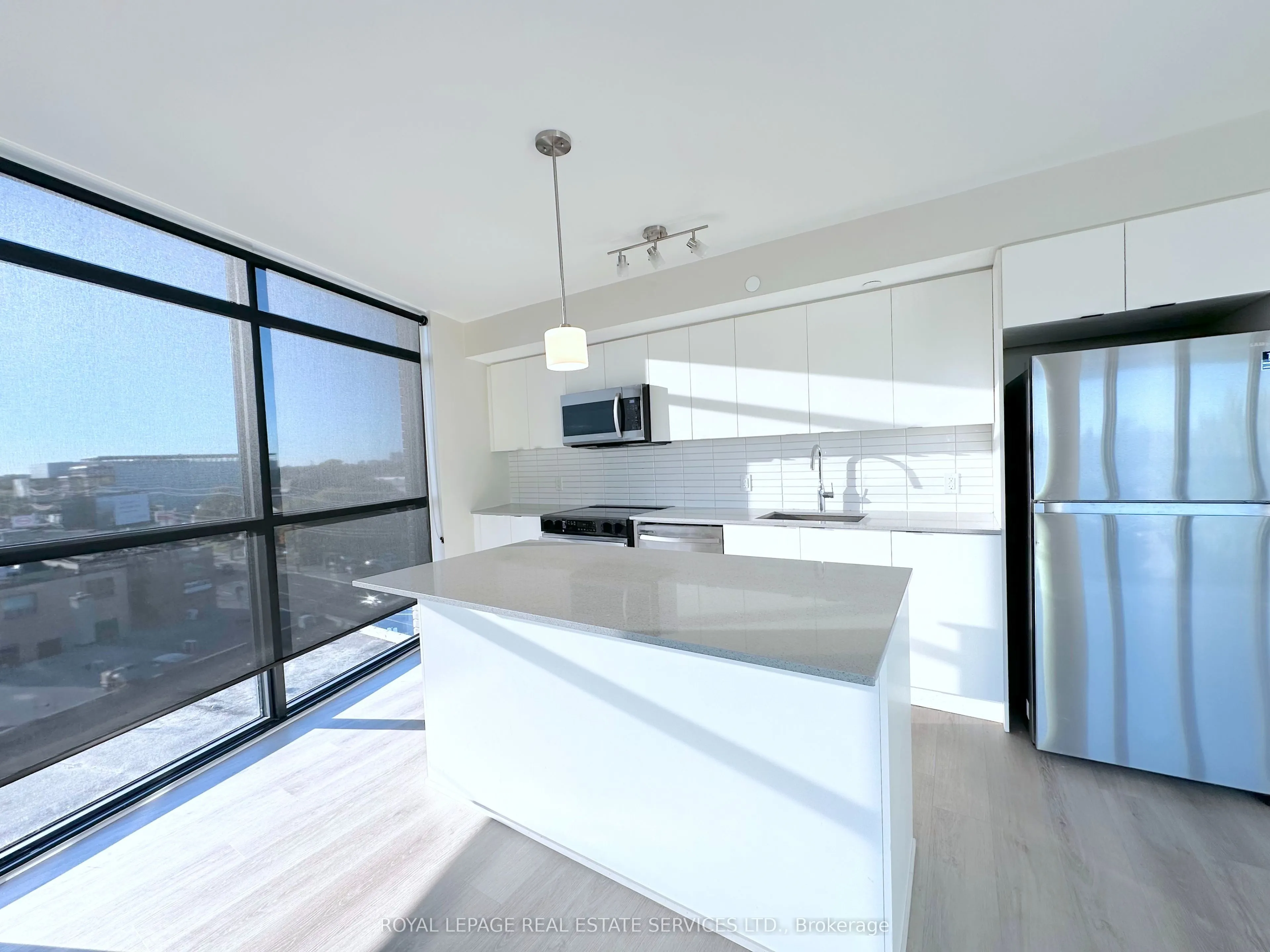 3385 Dundas Street W, #608