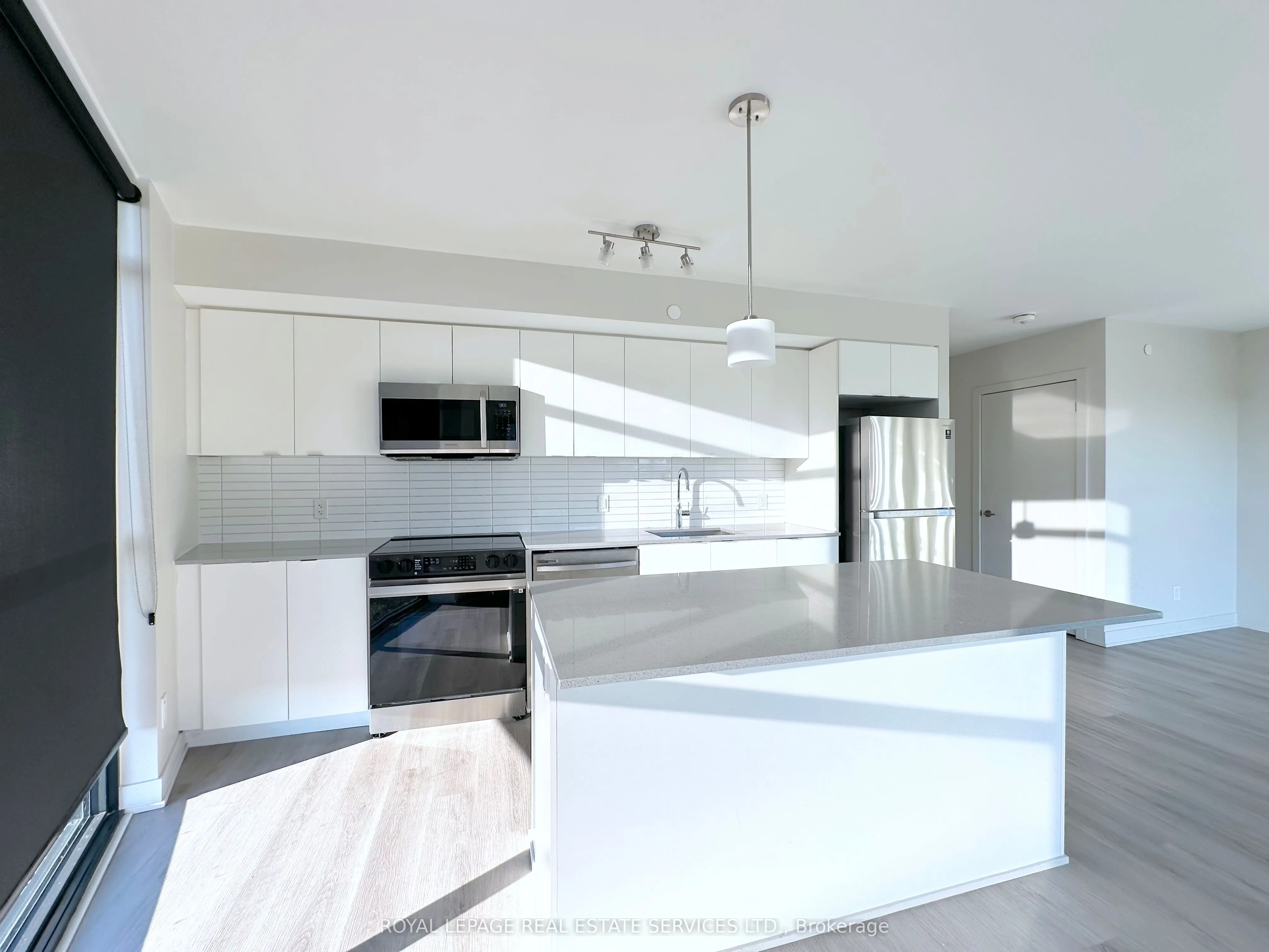 3385 Dundas Street W, #608