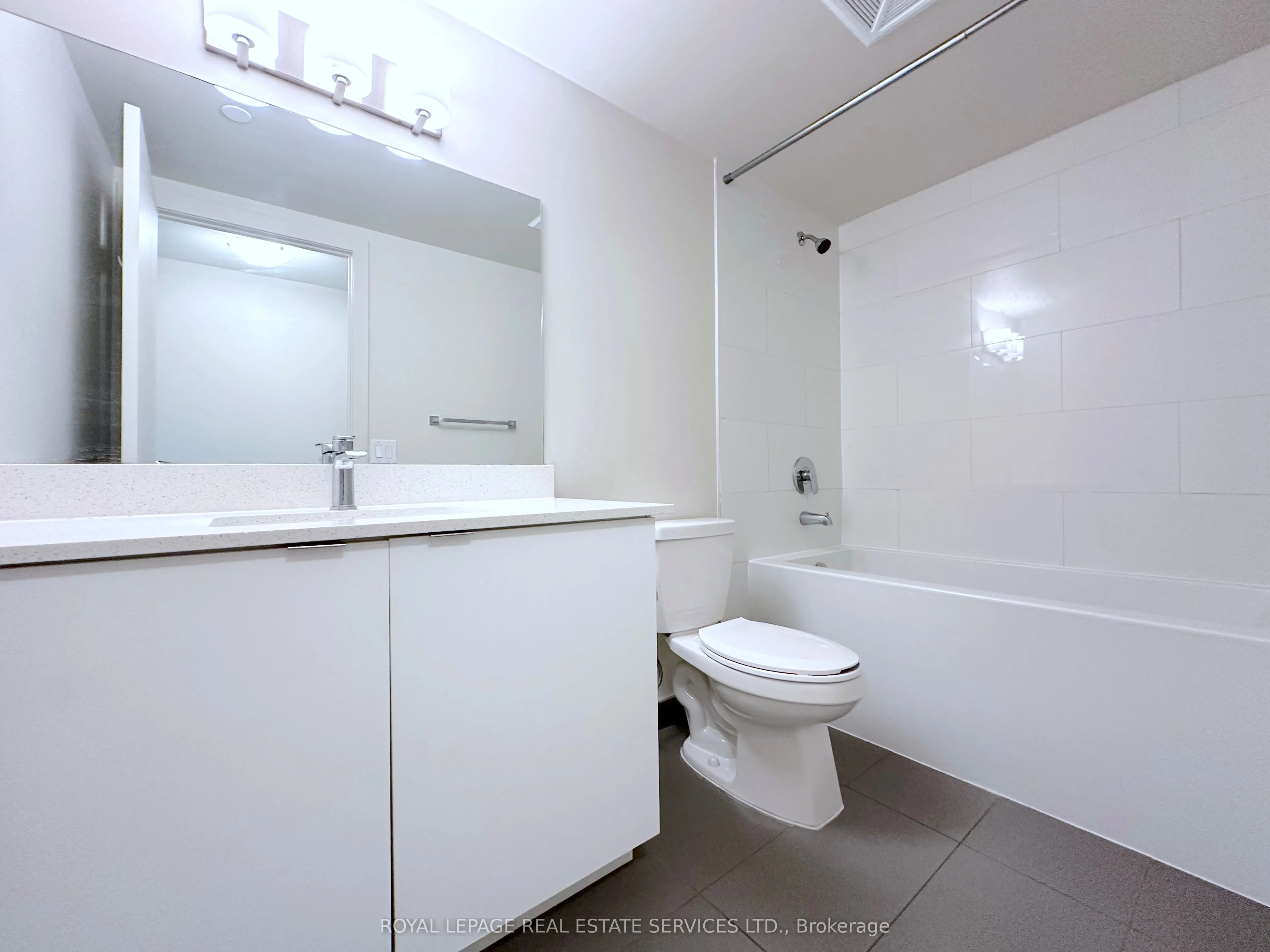 3385 Dundas Street W, #608