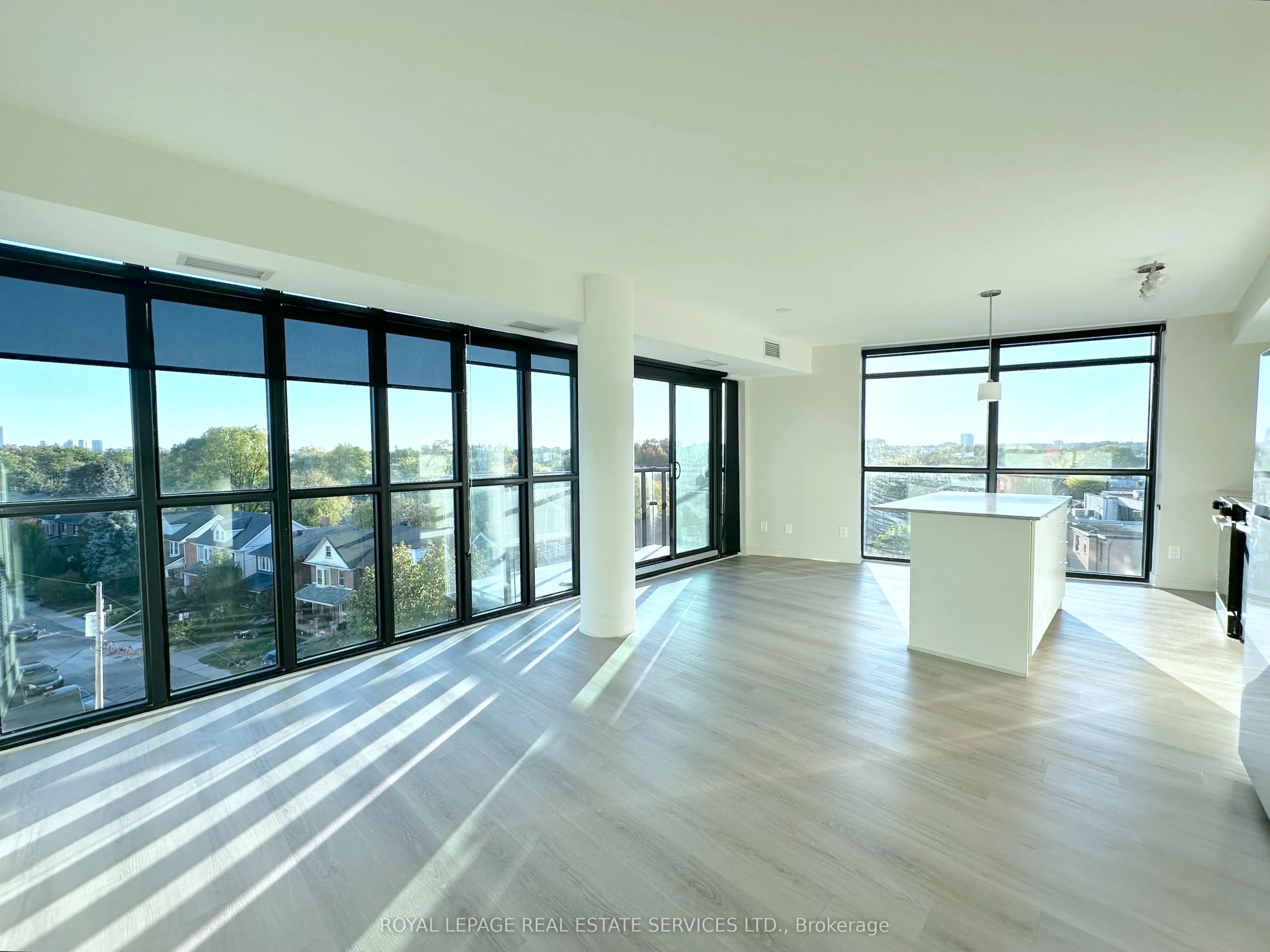 3385 Dundas Street W, #608