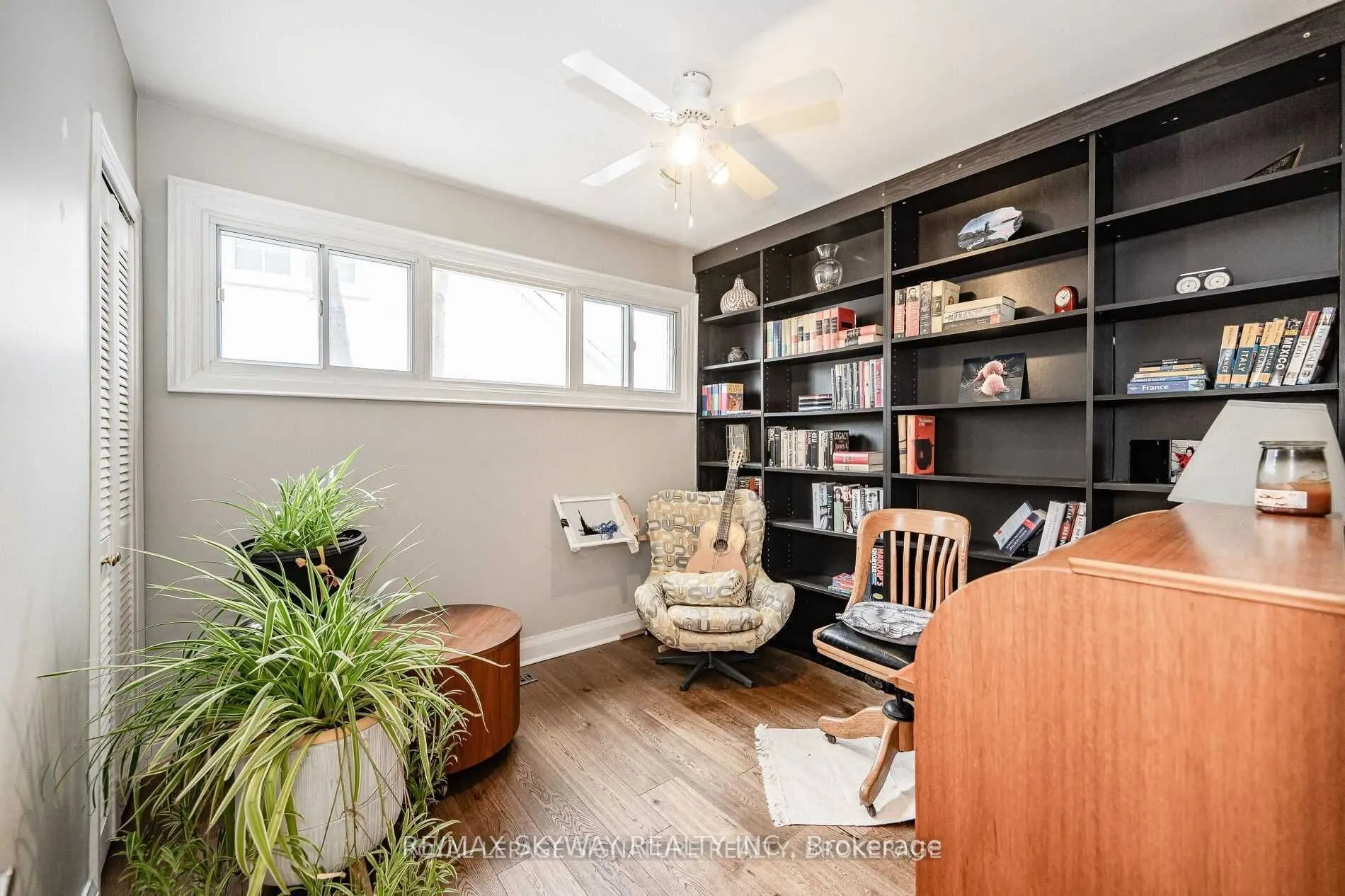 25 Mineola Road E