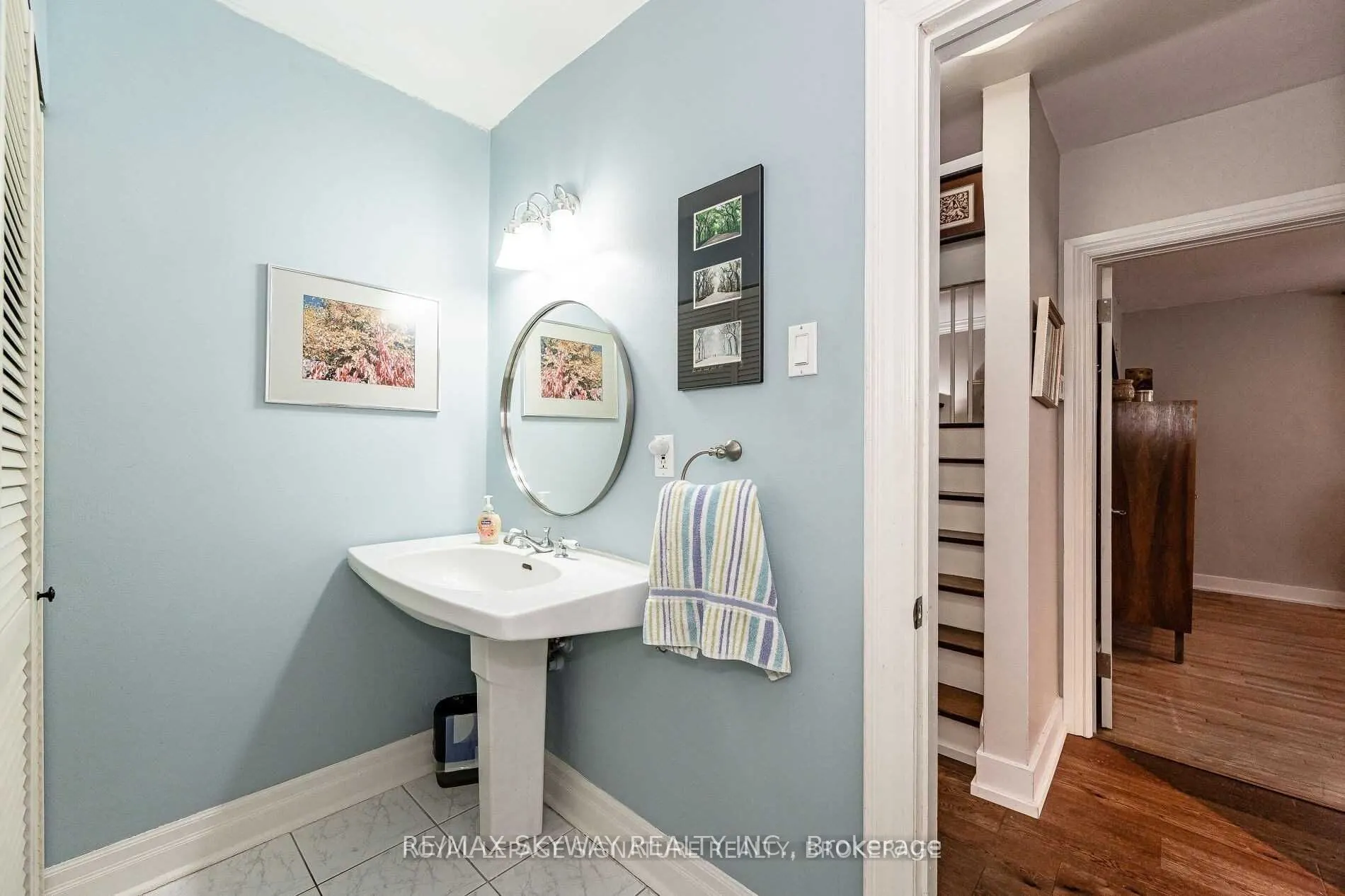 25 Mineola Road E