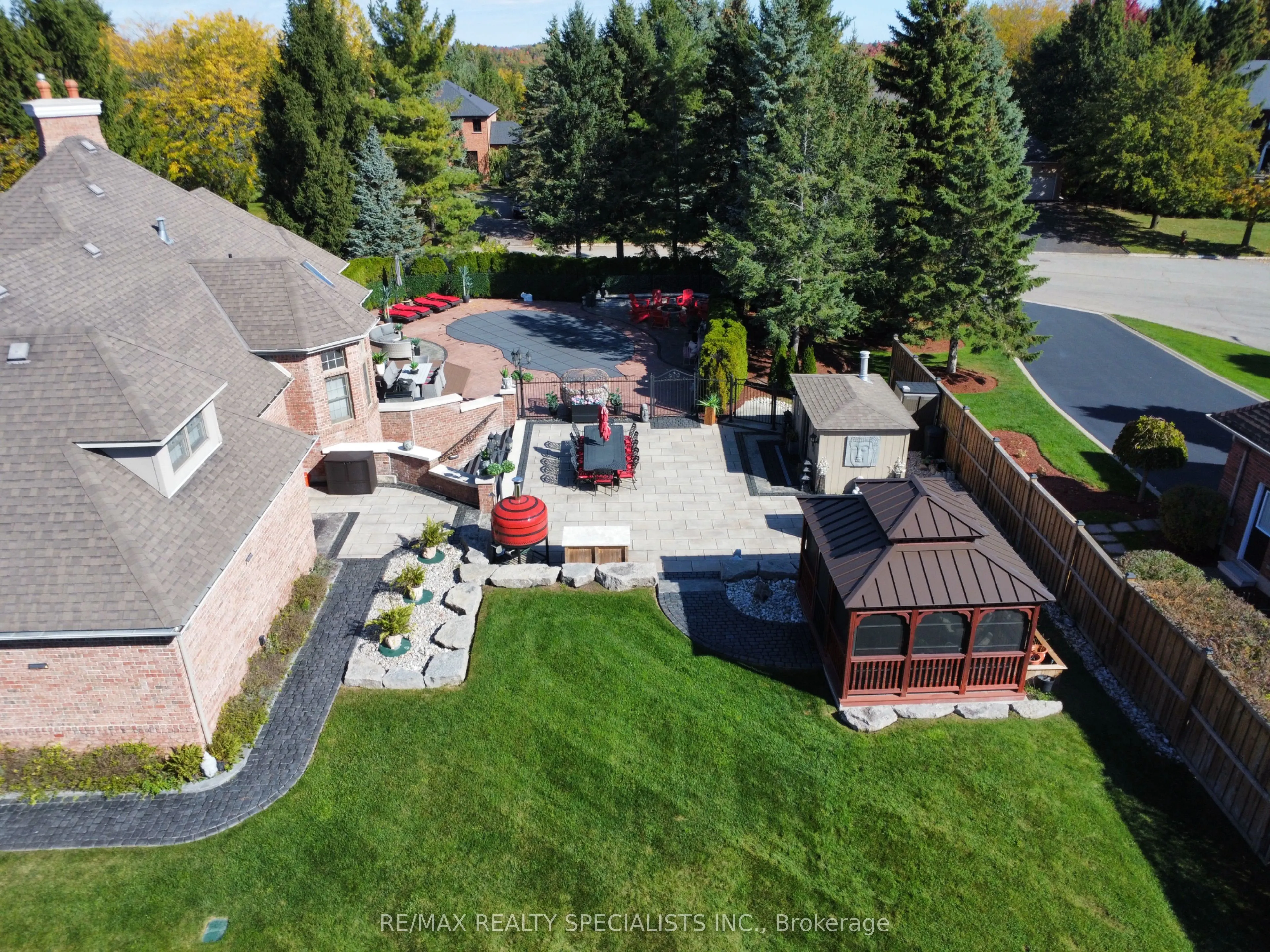 12 McMaster Street