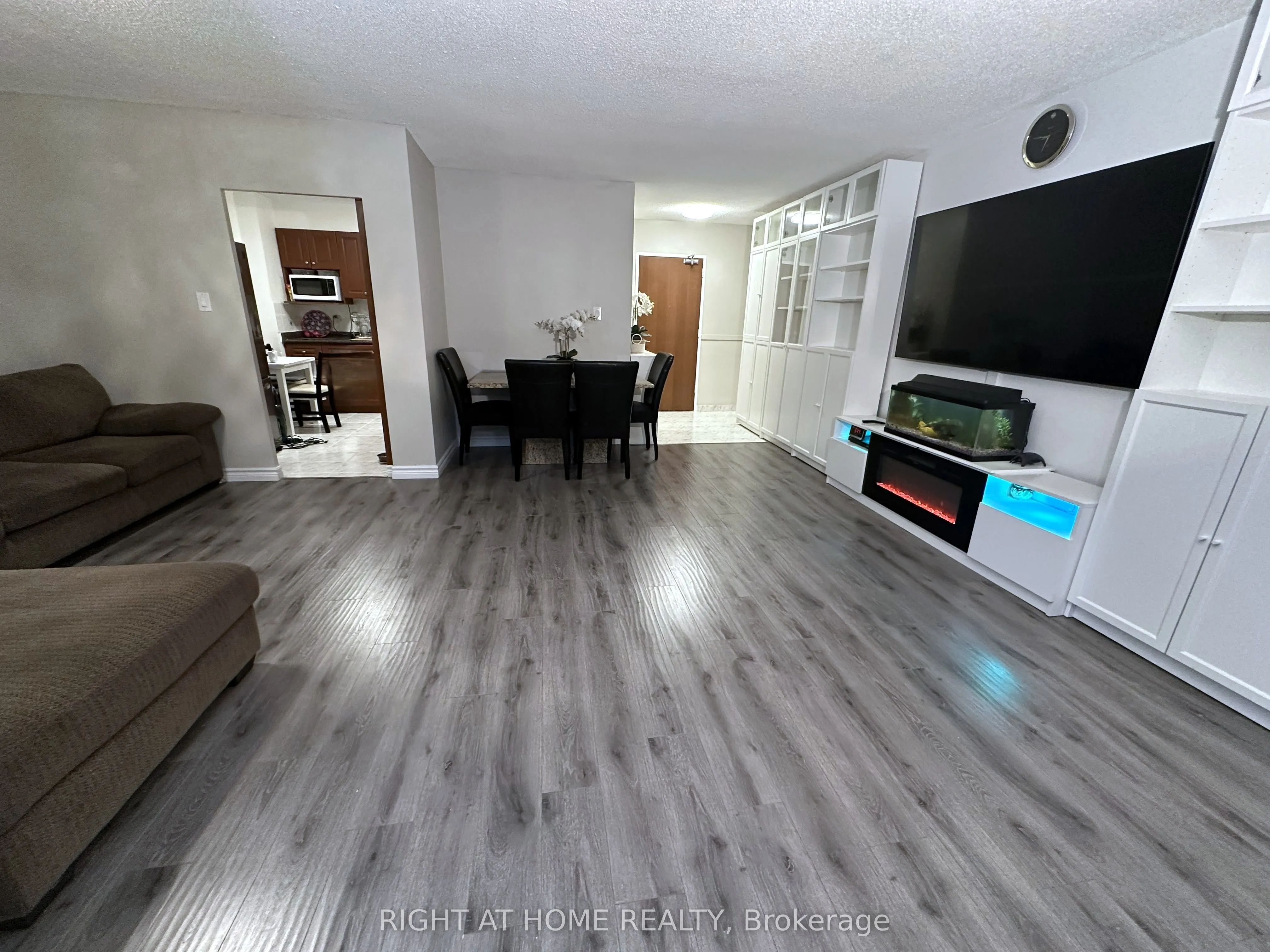 714 The West Mall W, #1902