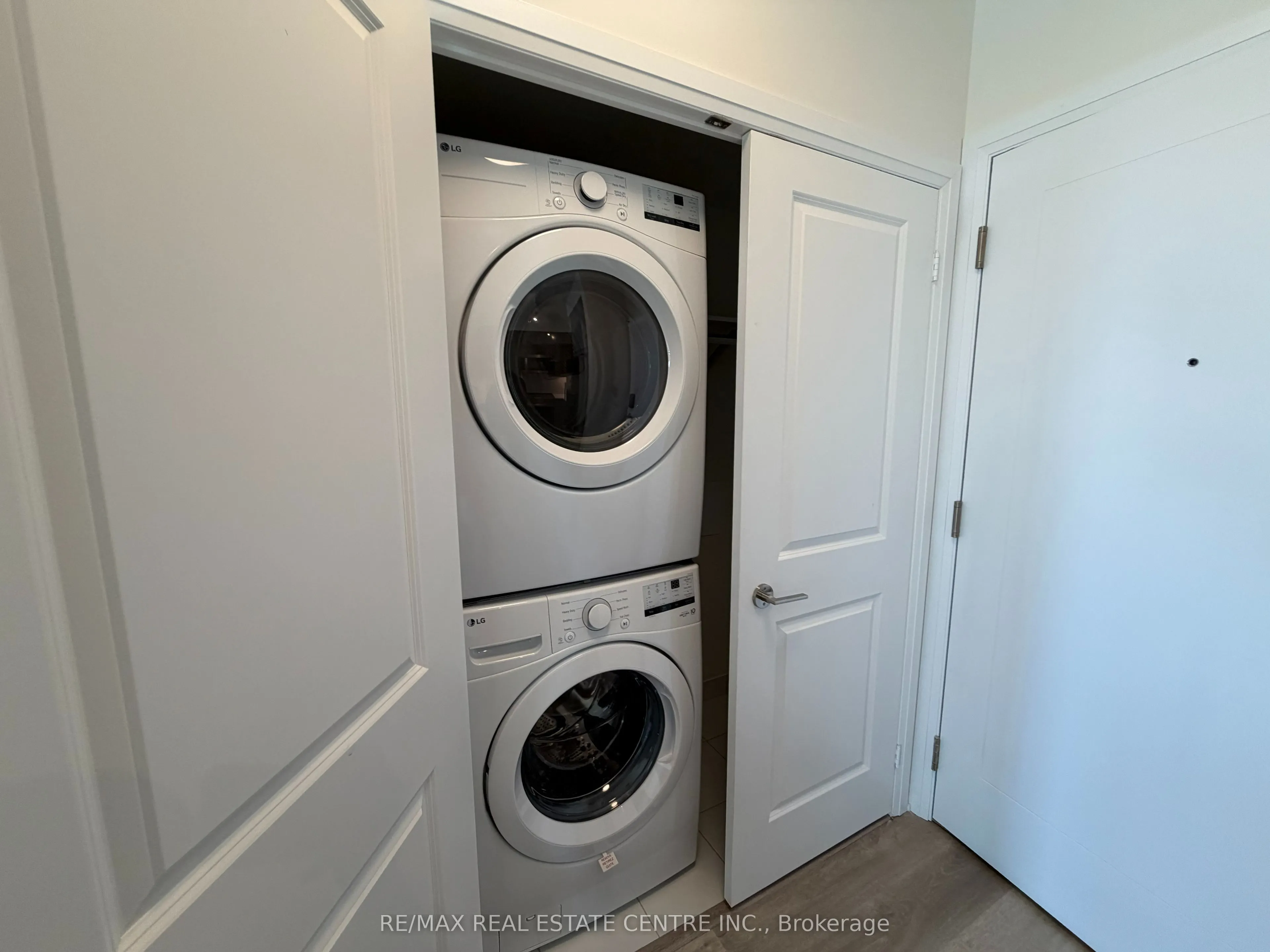 15 Watergarden Drive, #1703