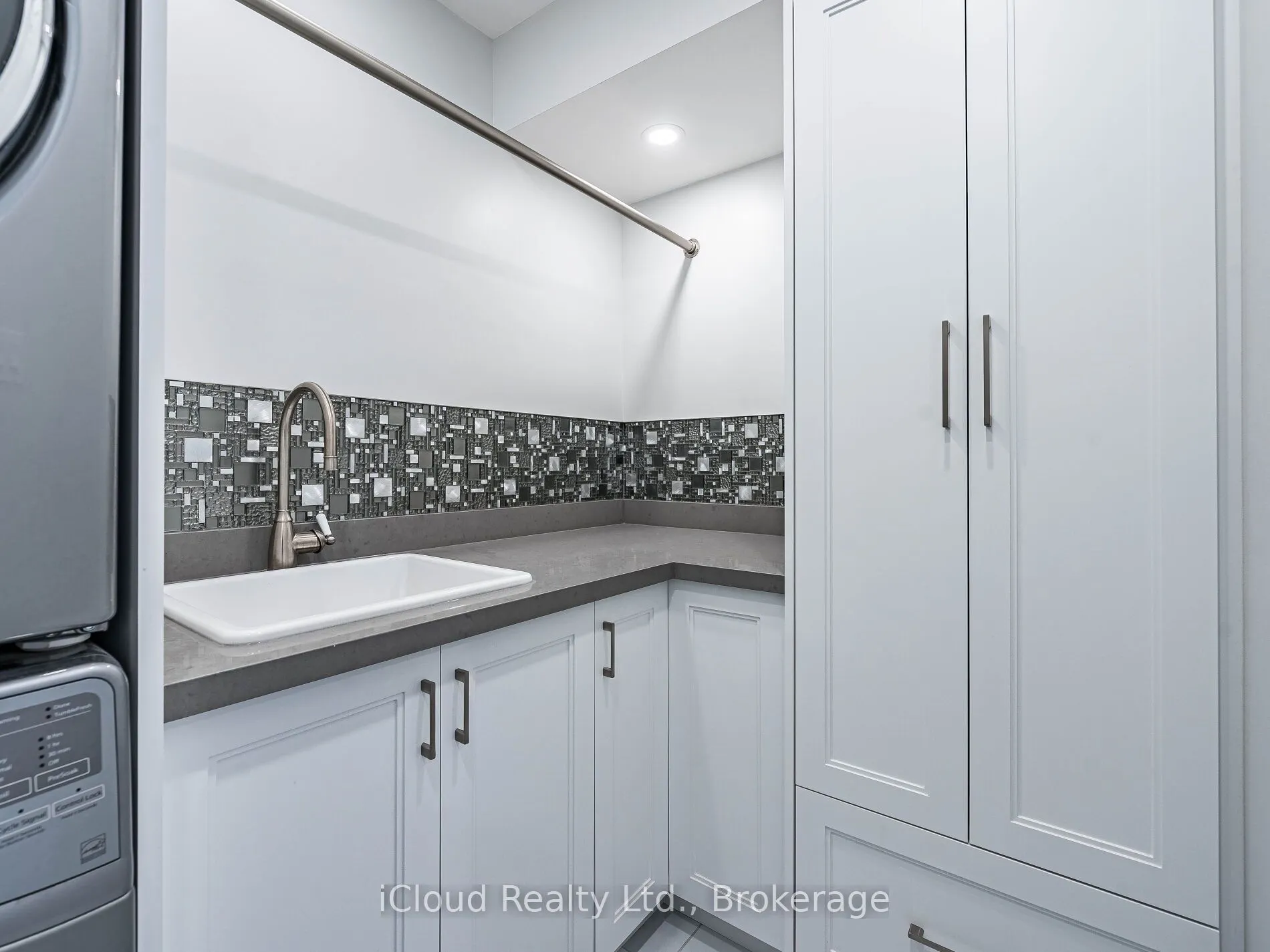 1100 Queens Avenue, #16