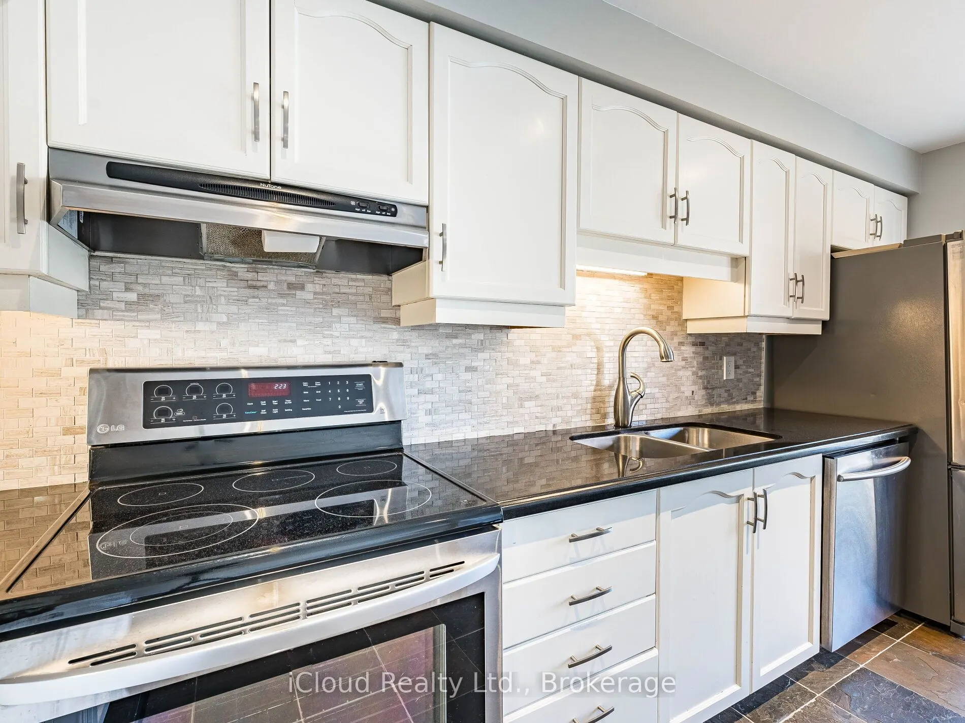 1100 Queens Avenue, #16