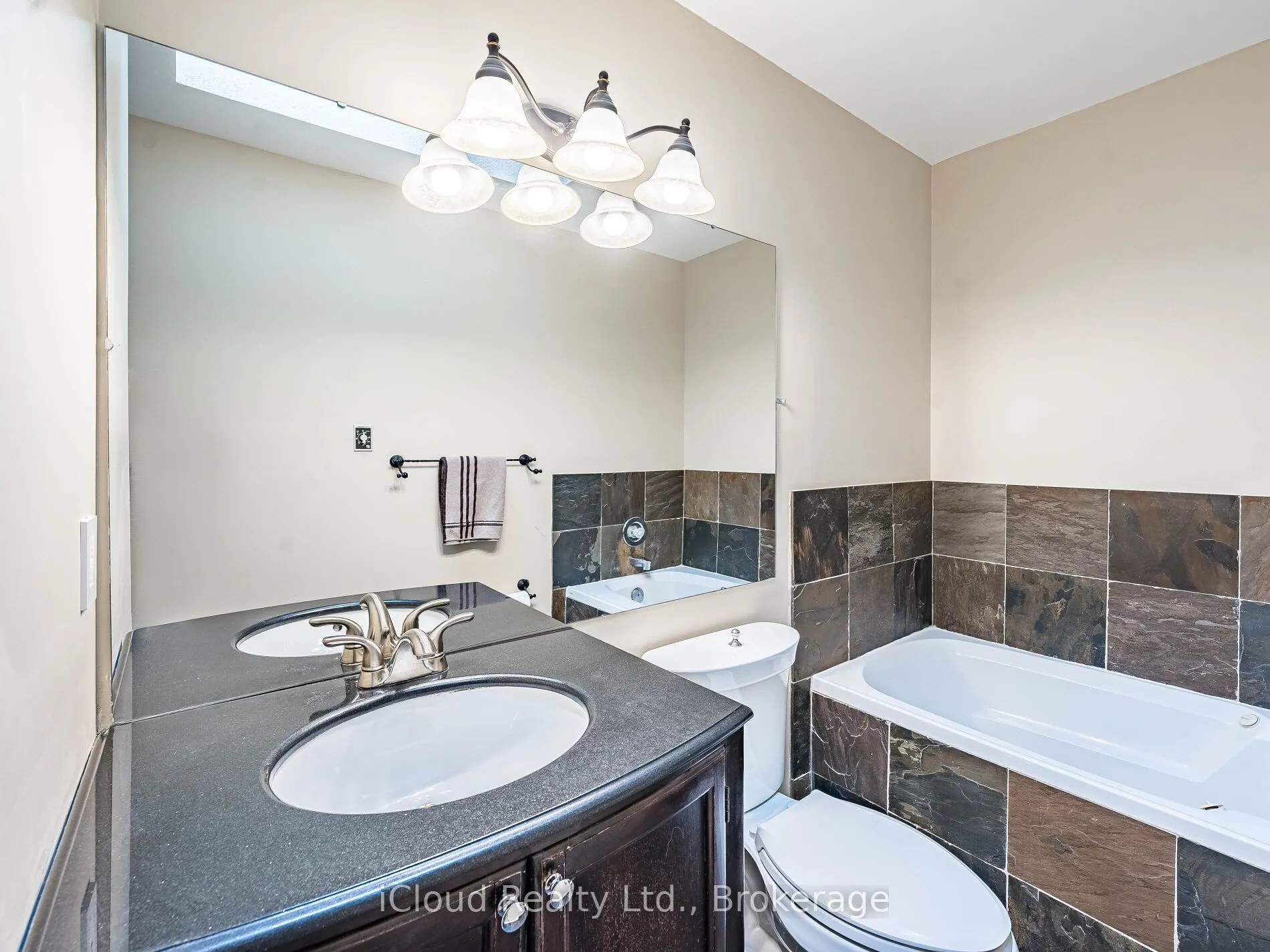 1100 Queens Avenue, #16