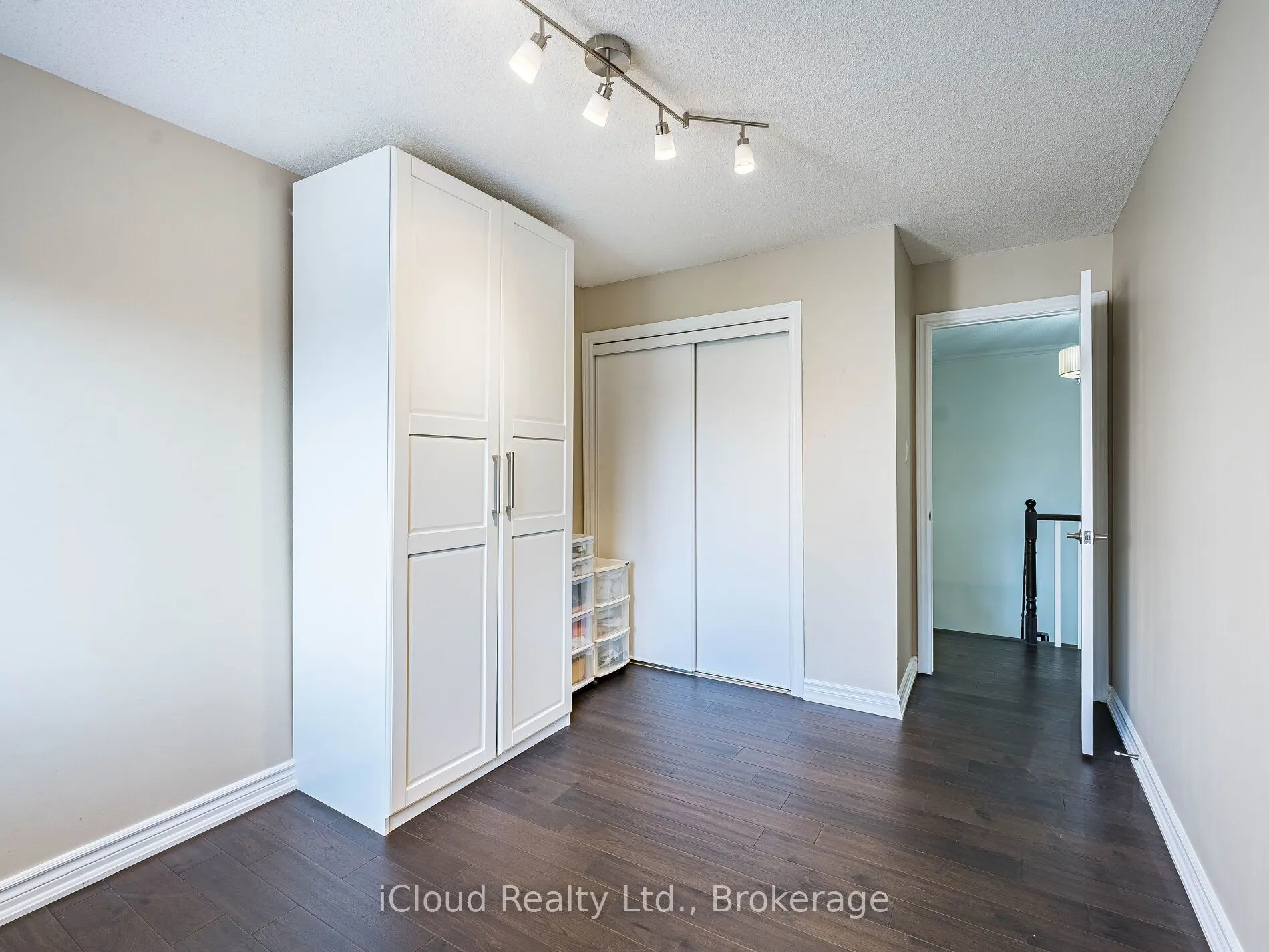 1100 Queens Avenue, #16