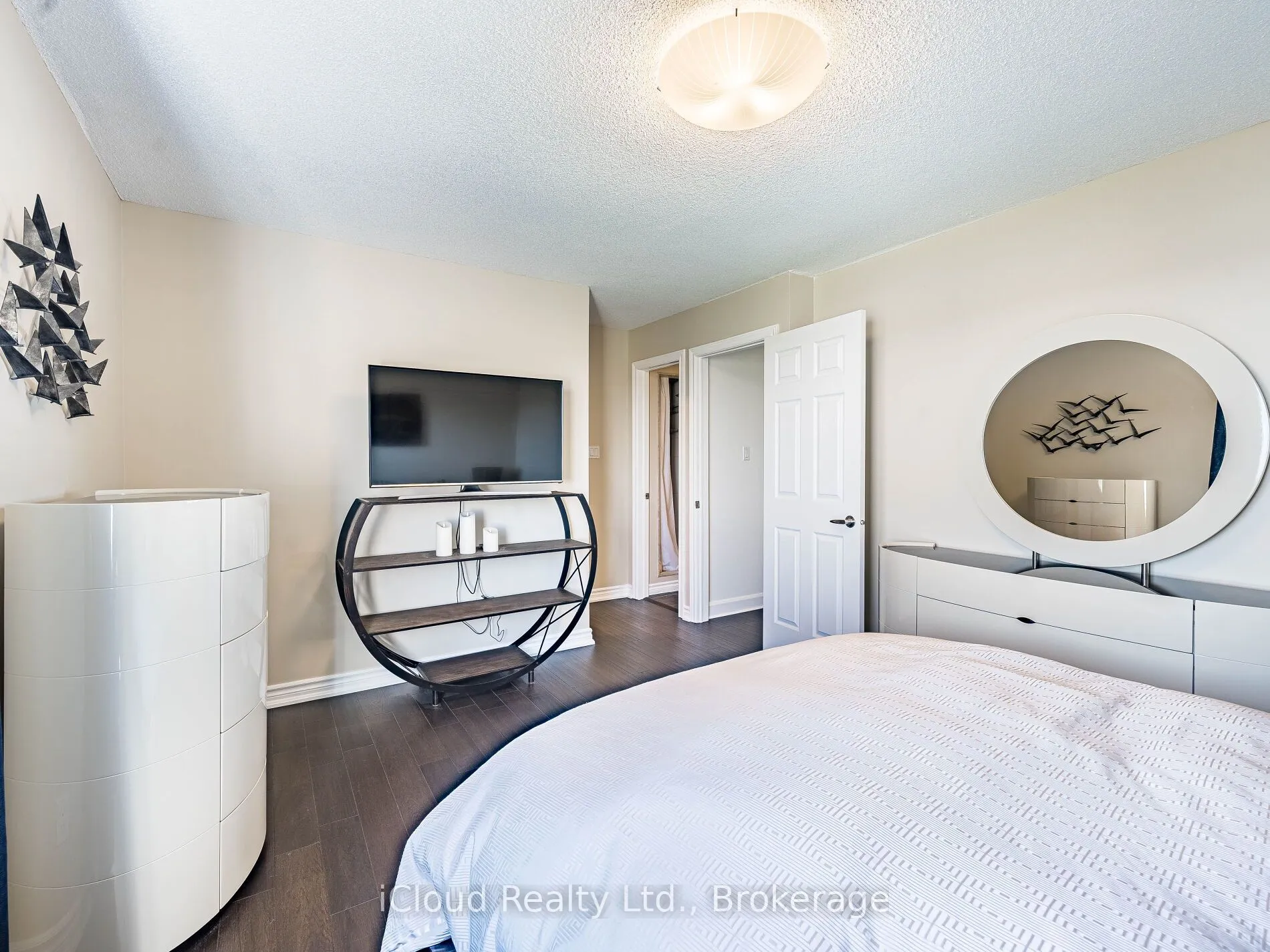 1100 Queens Avenue, #16