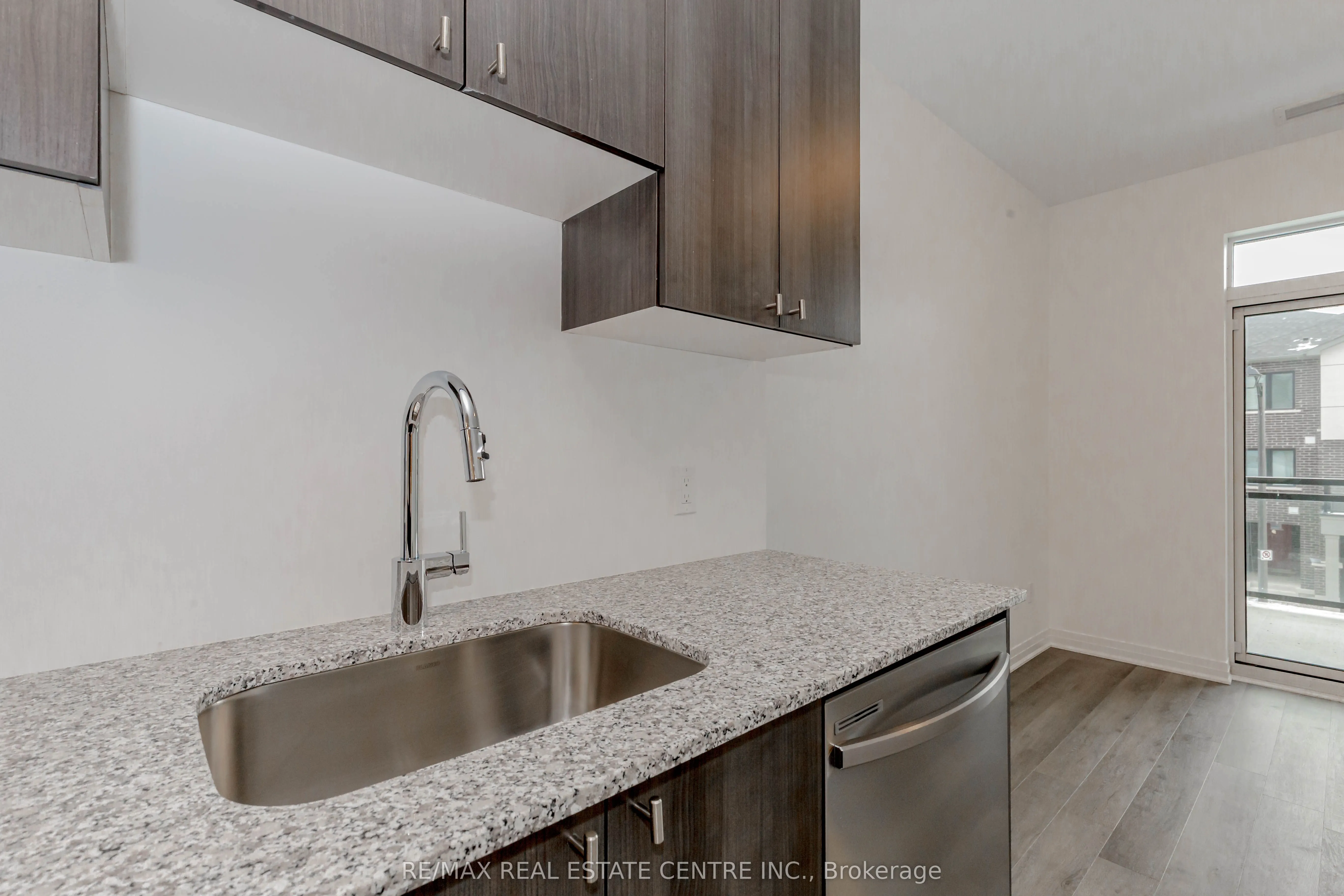 470 Gordon Krantz Avenue, #219