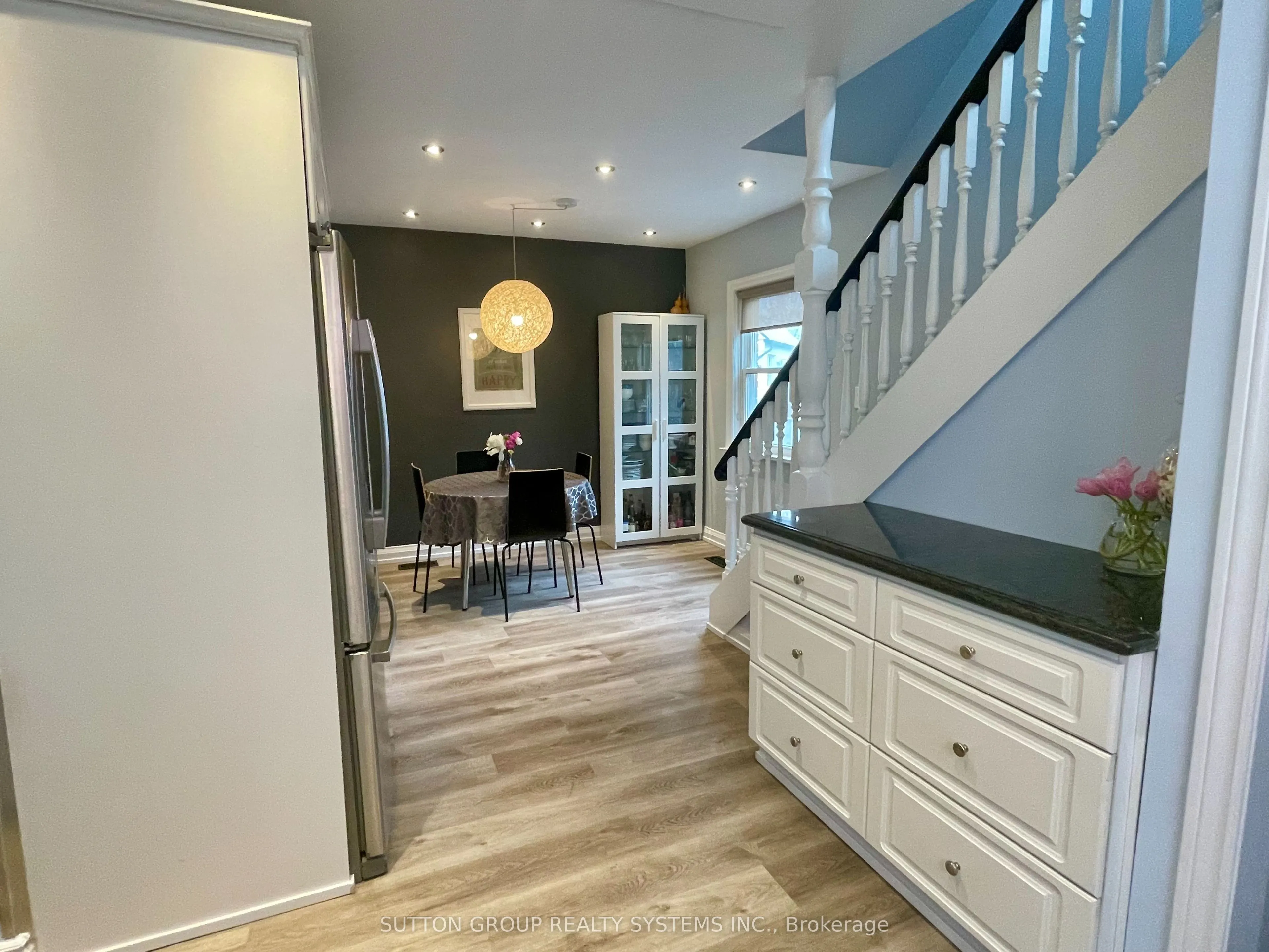 1 Elmlea Avenue