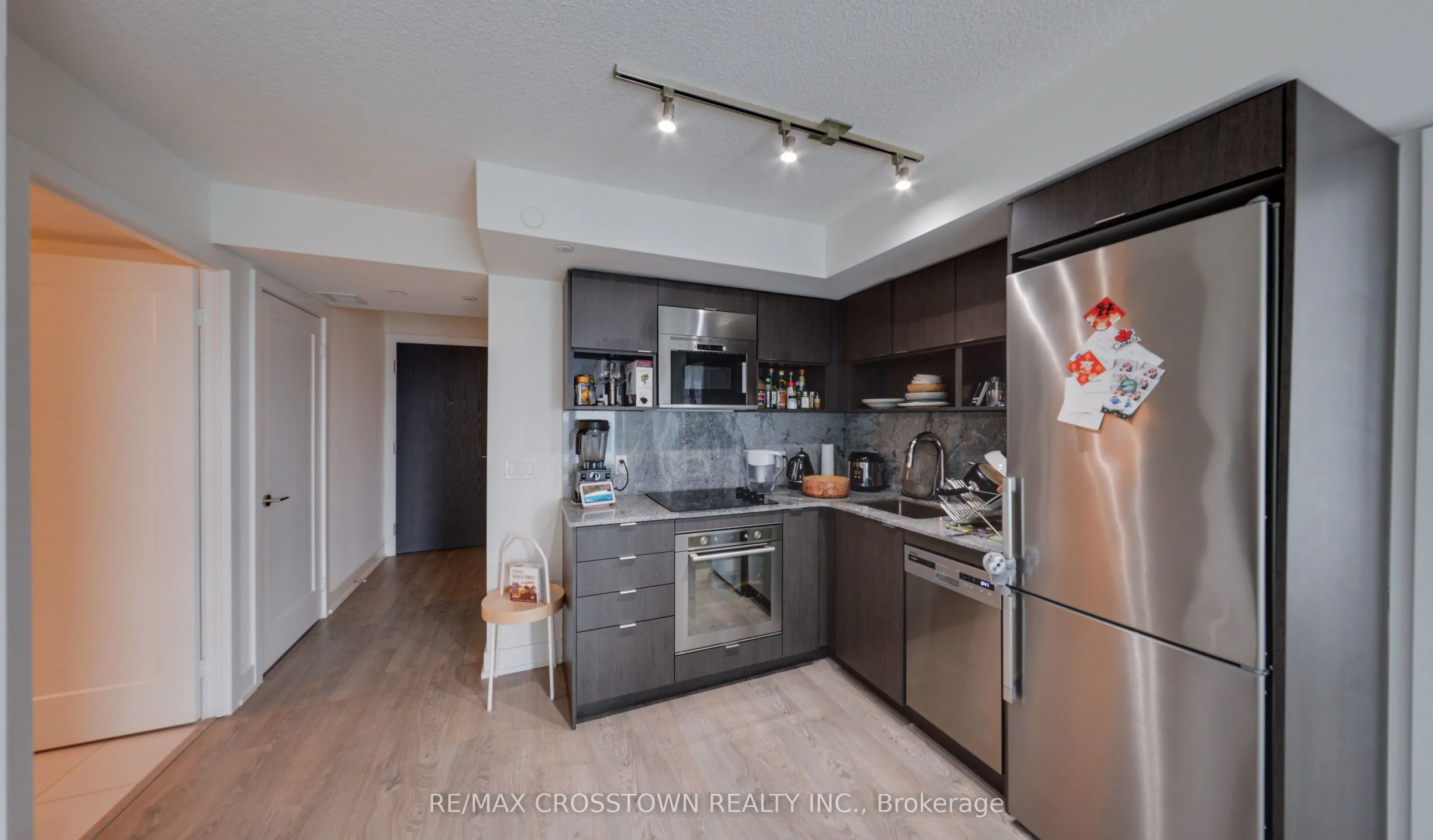 7 Mabelle Avenue, #2901