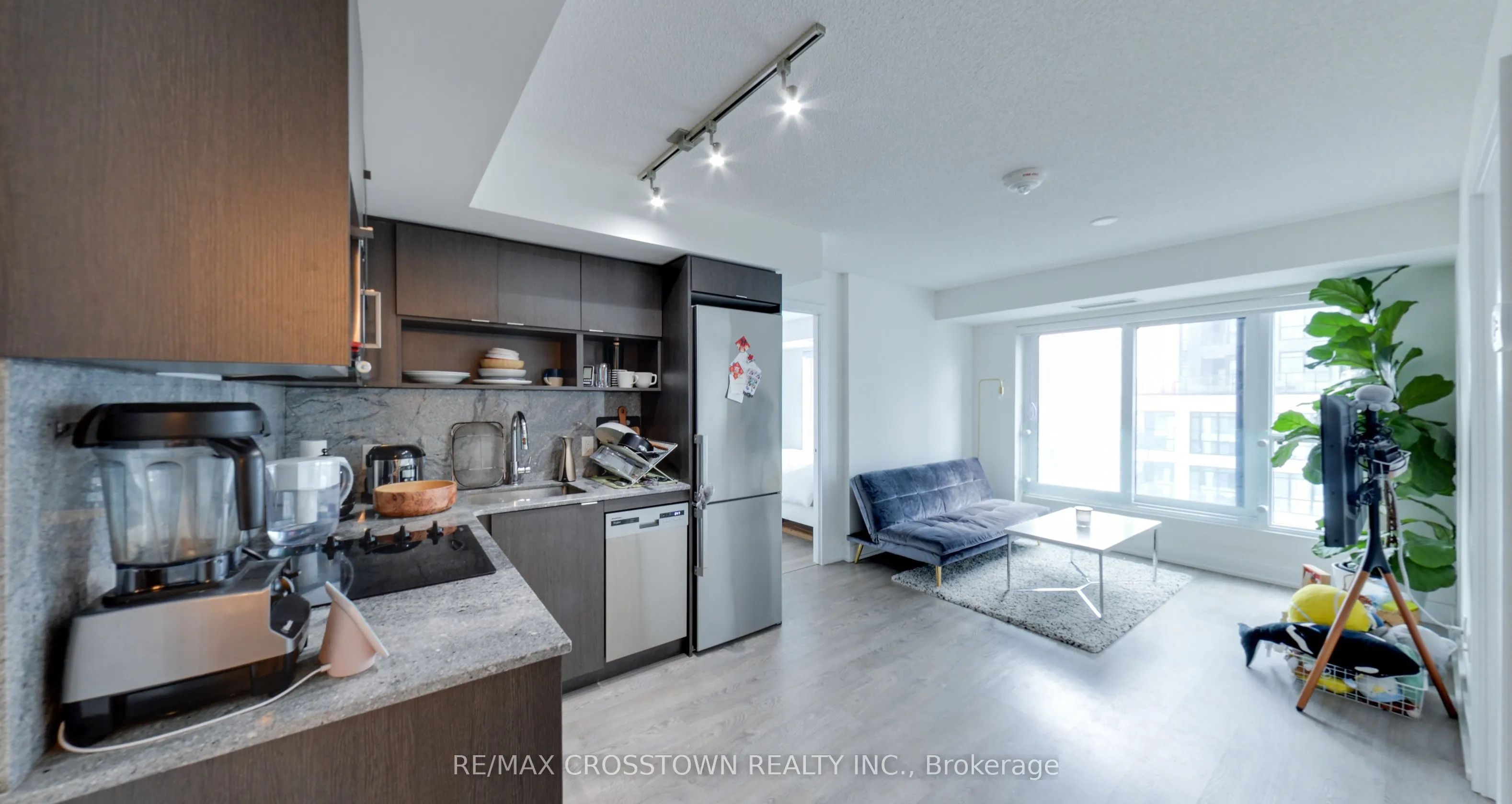 7 Mabelle Avenue, #2901