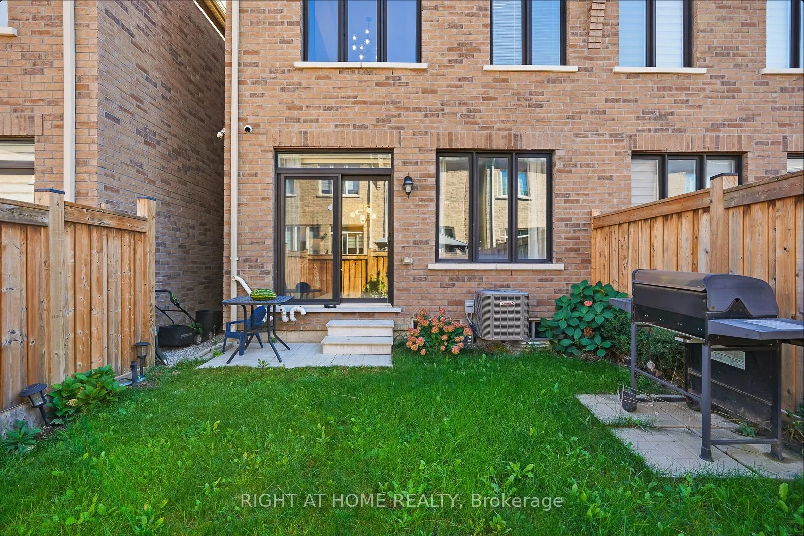 16 Angelfish Road