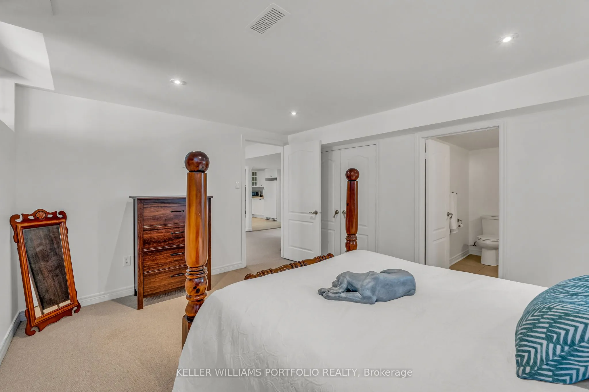 8 Vista View Court