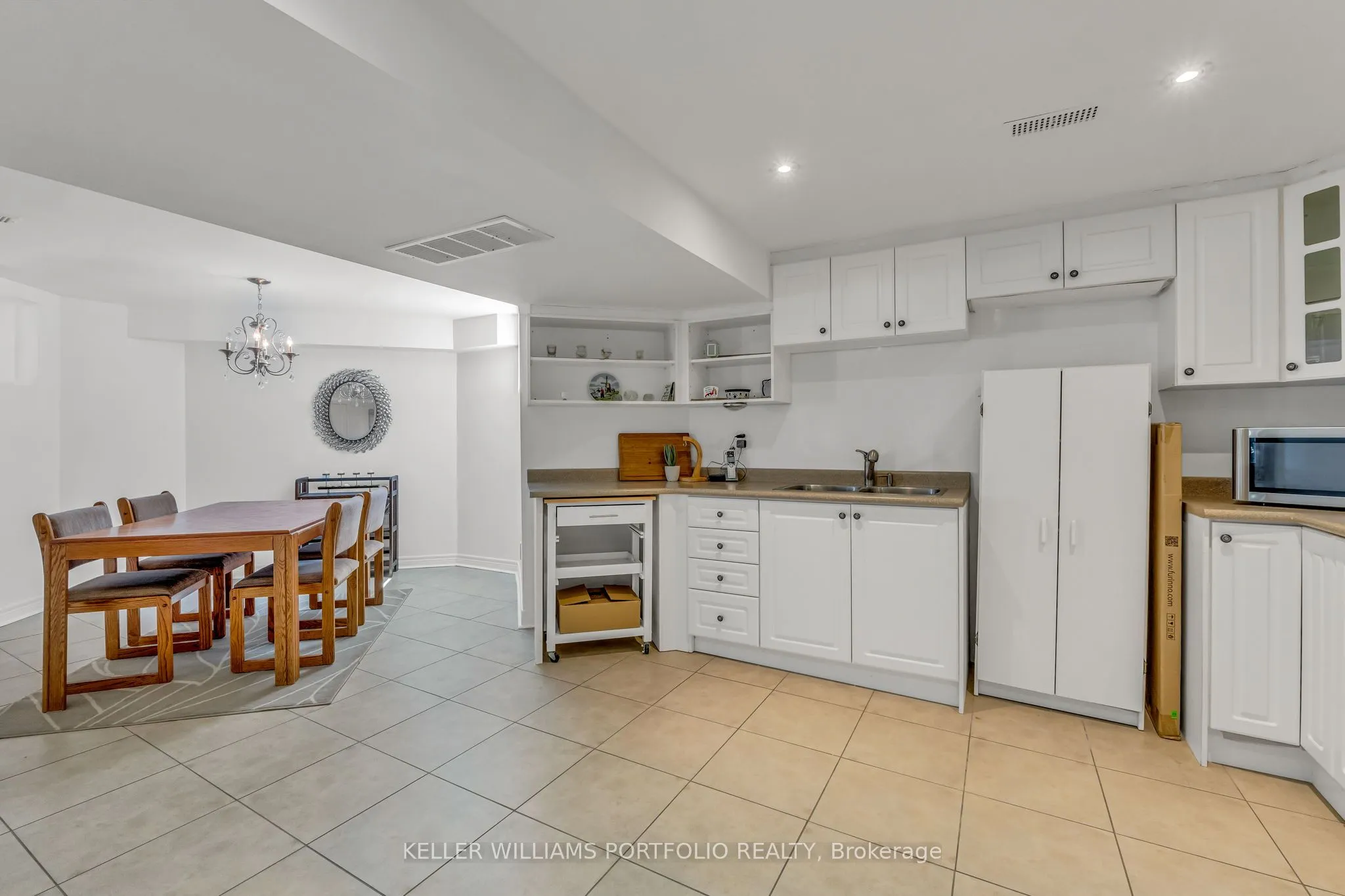 8 Vista View Court