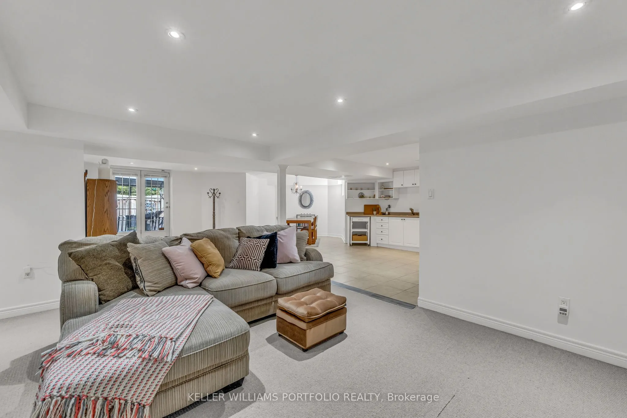 8 Vista View Court