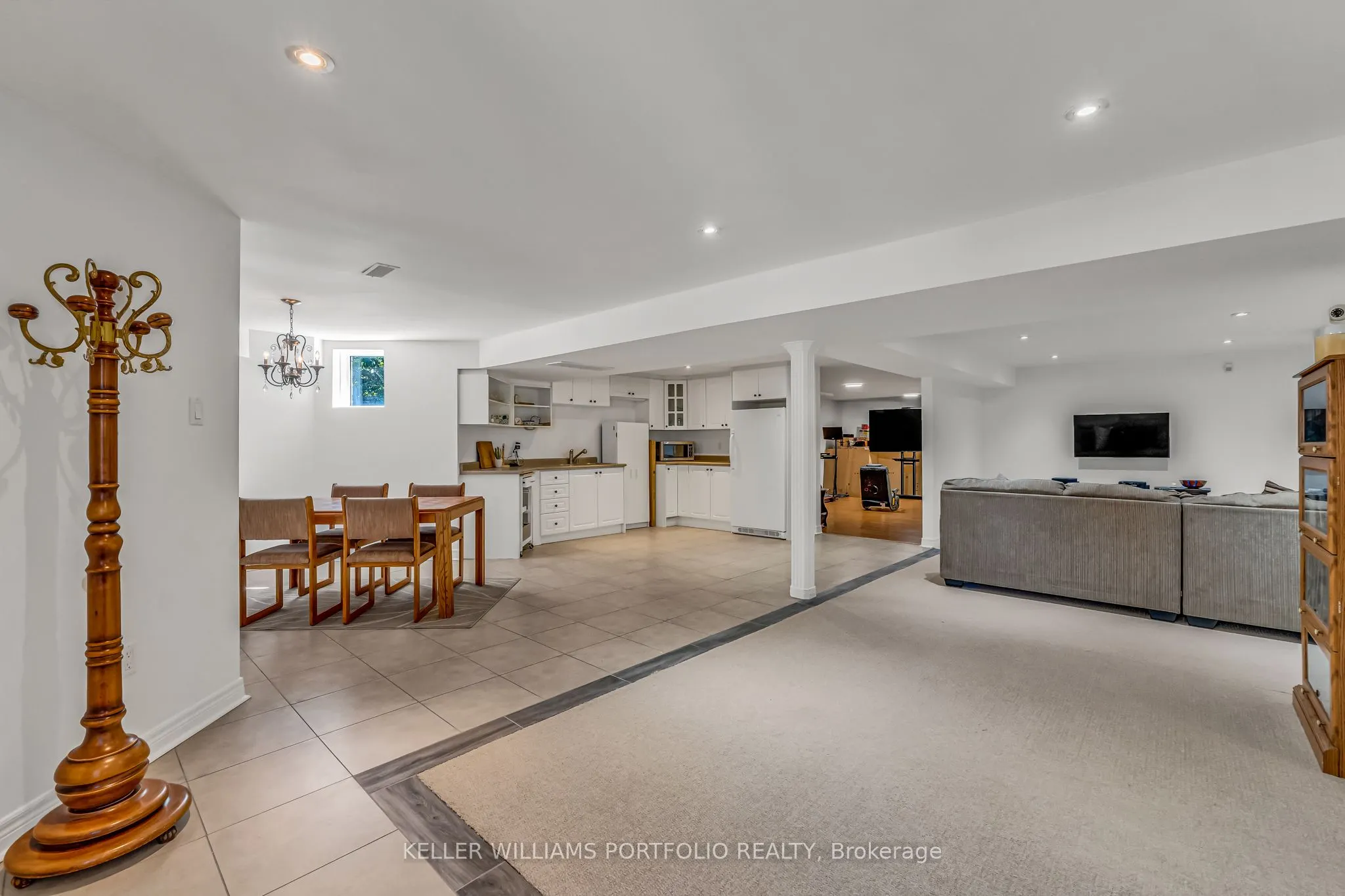8 Vista View Court