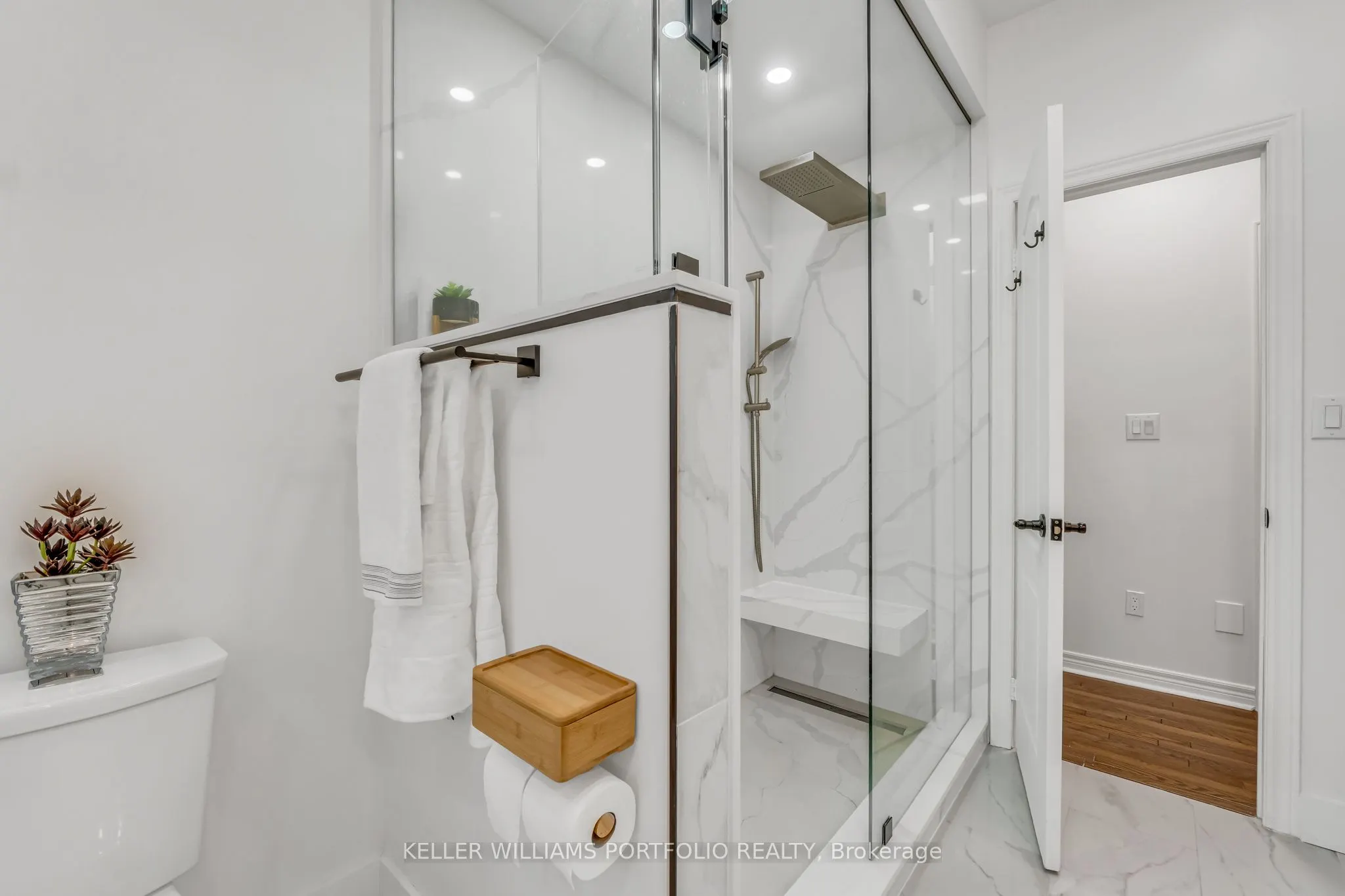 8 Vista View Court