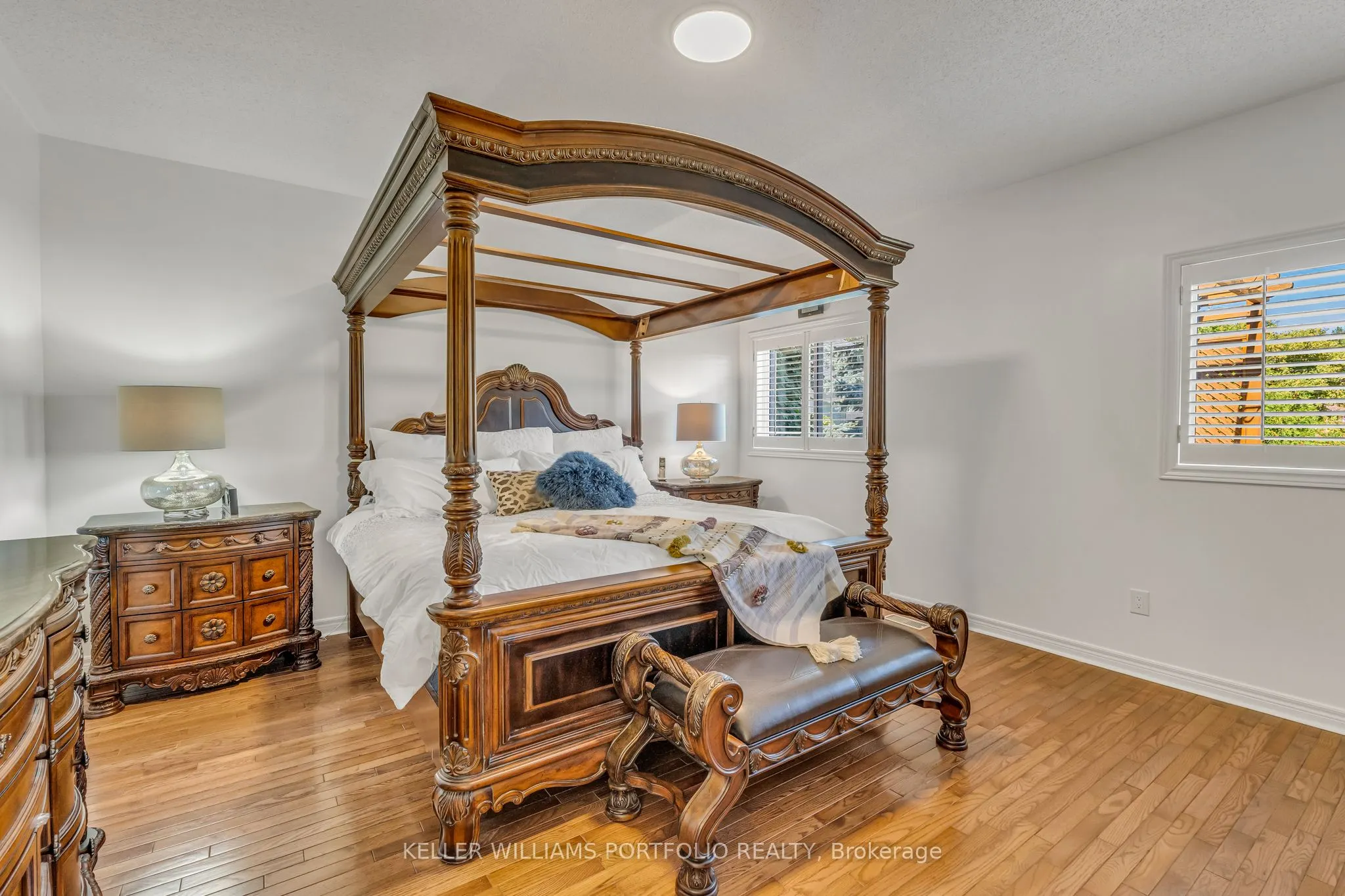 8 Vista View Court