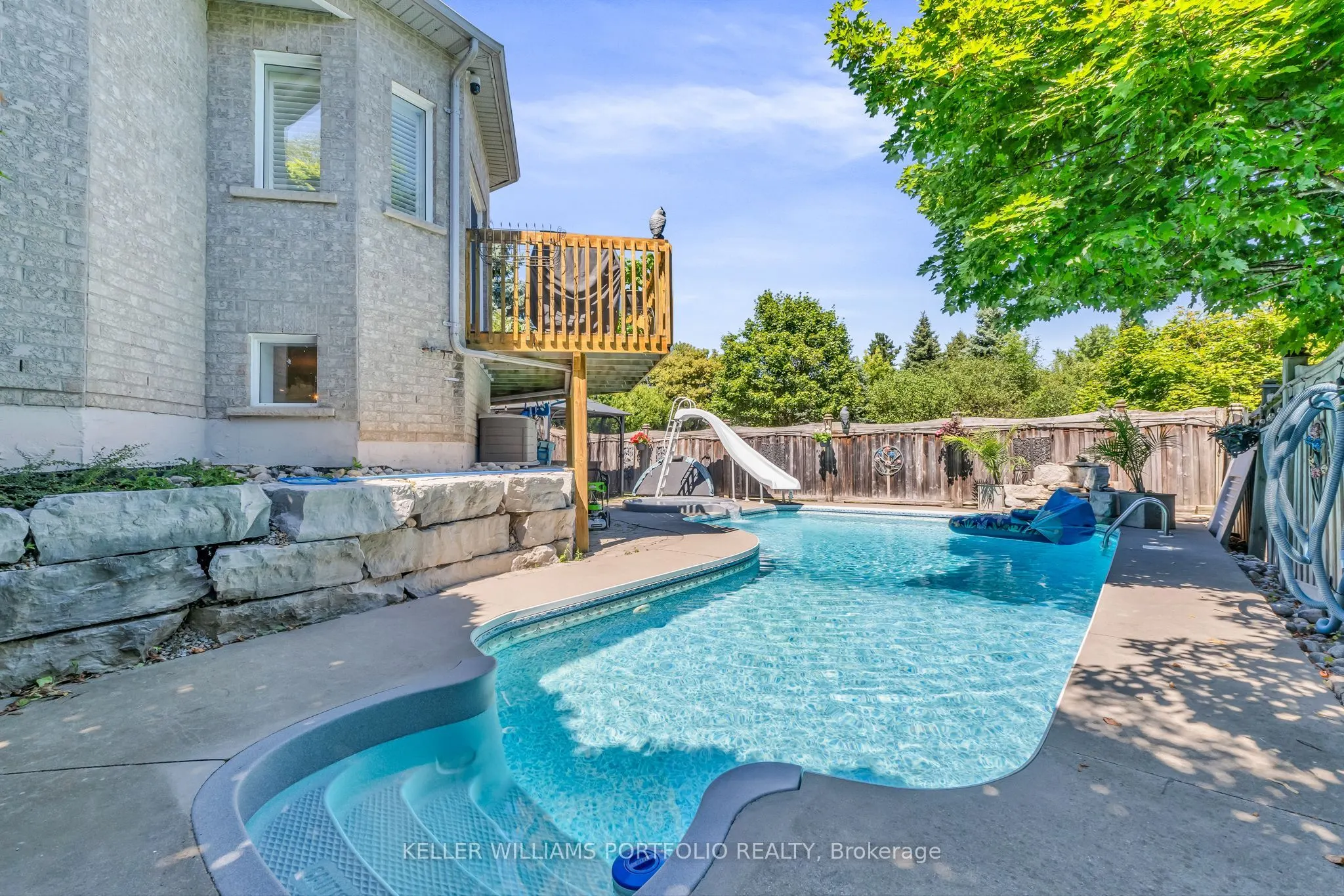 8 Vista View Court